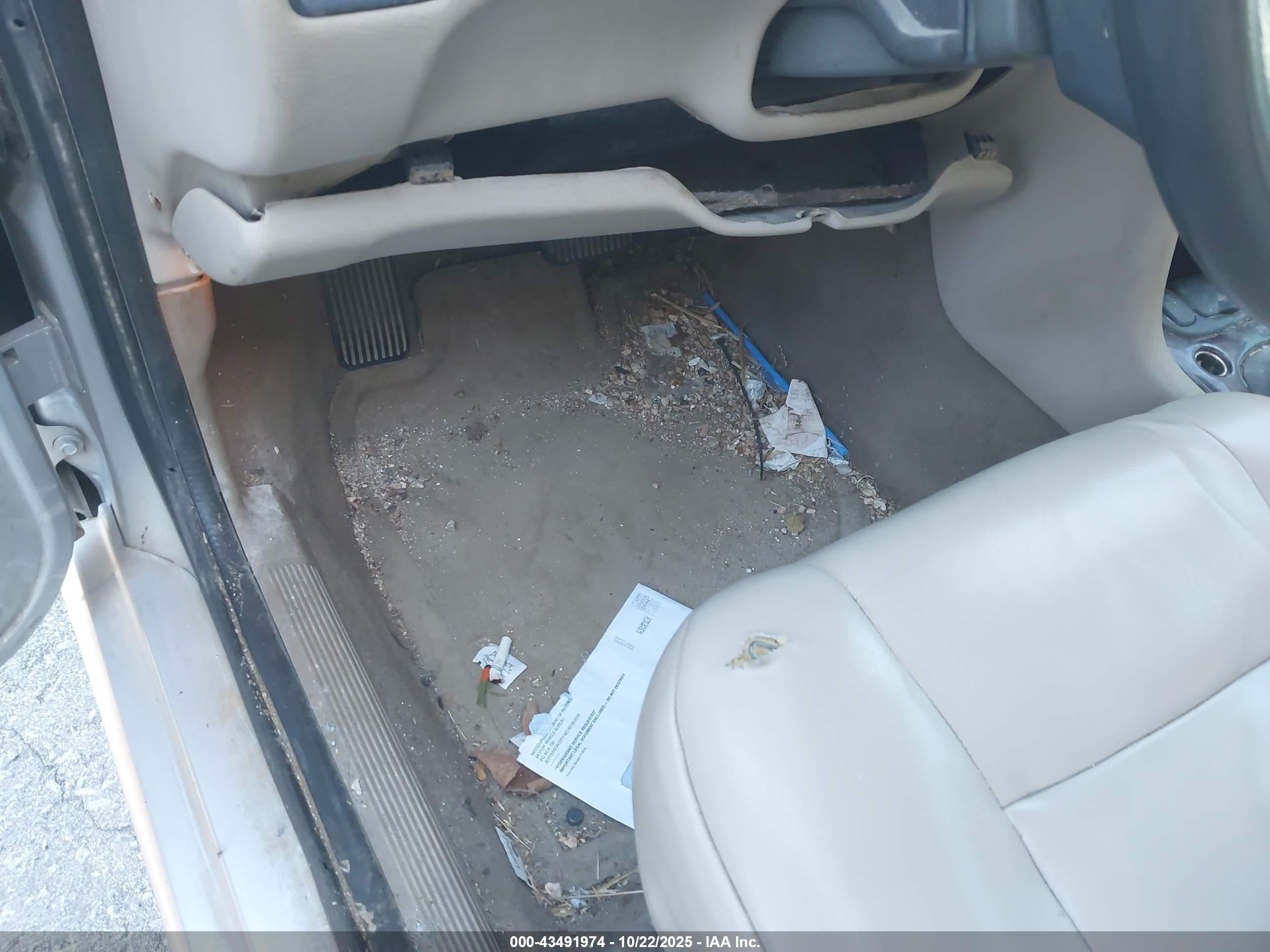 2000 Volvo V70 Se Серебряный vin: YV1LW61J8Y2732179