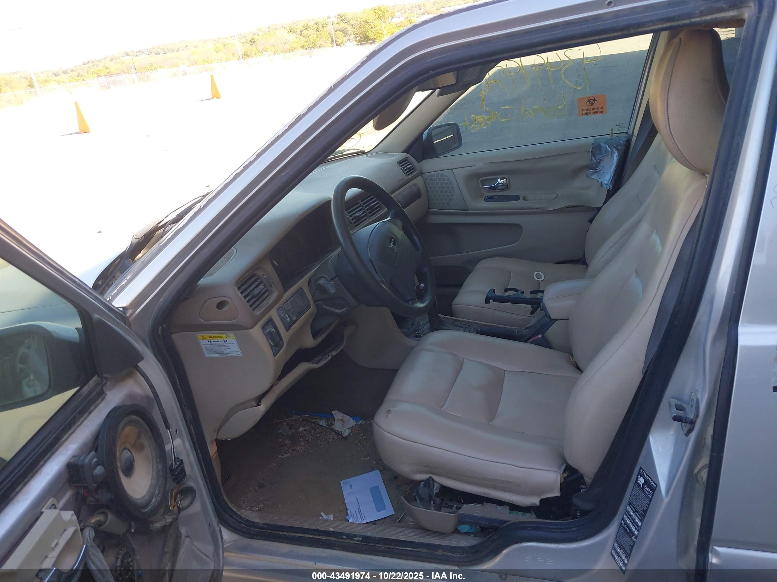 2000 Volvo V70 Se Серебряный vin: YV1LW61J8Y2732179