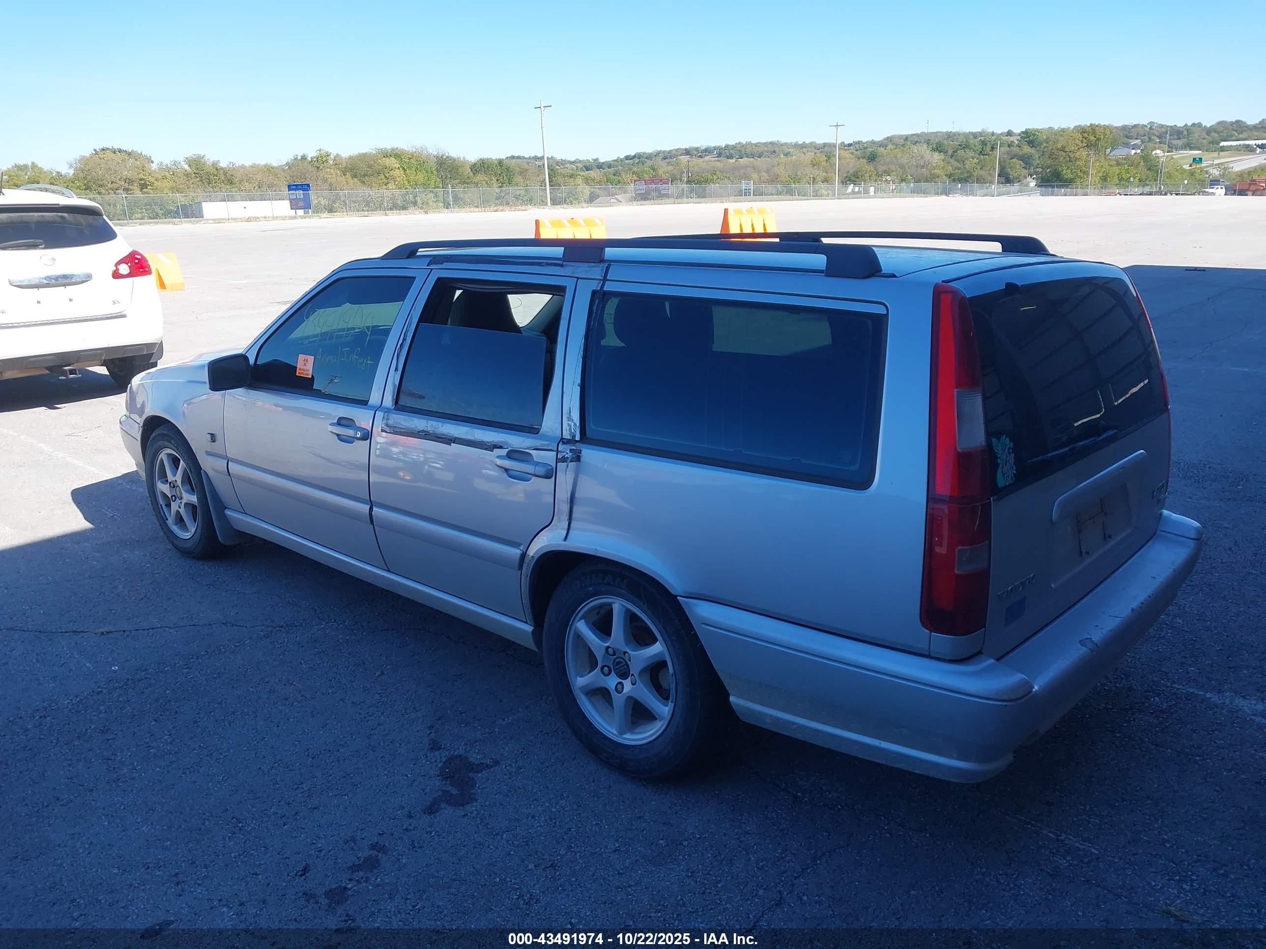 2000 Volvo V70 Se Серебряный vin: YV1LW61J8Y2732179