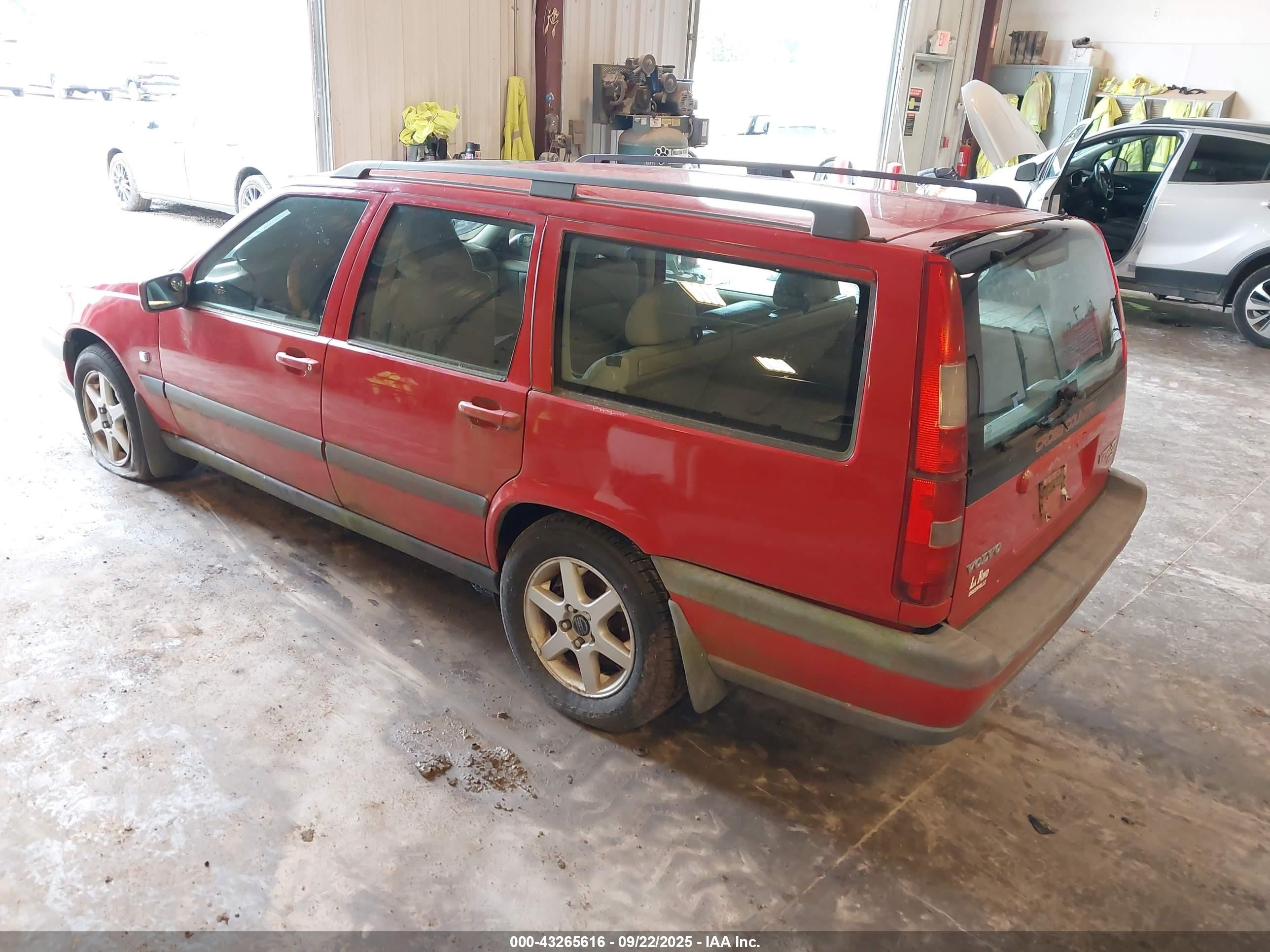 1999 Volvo V70 Xc Red vin: YV1LZ56D2X2625633