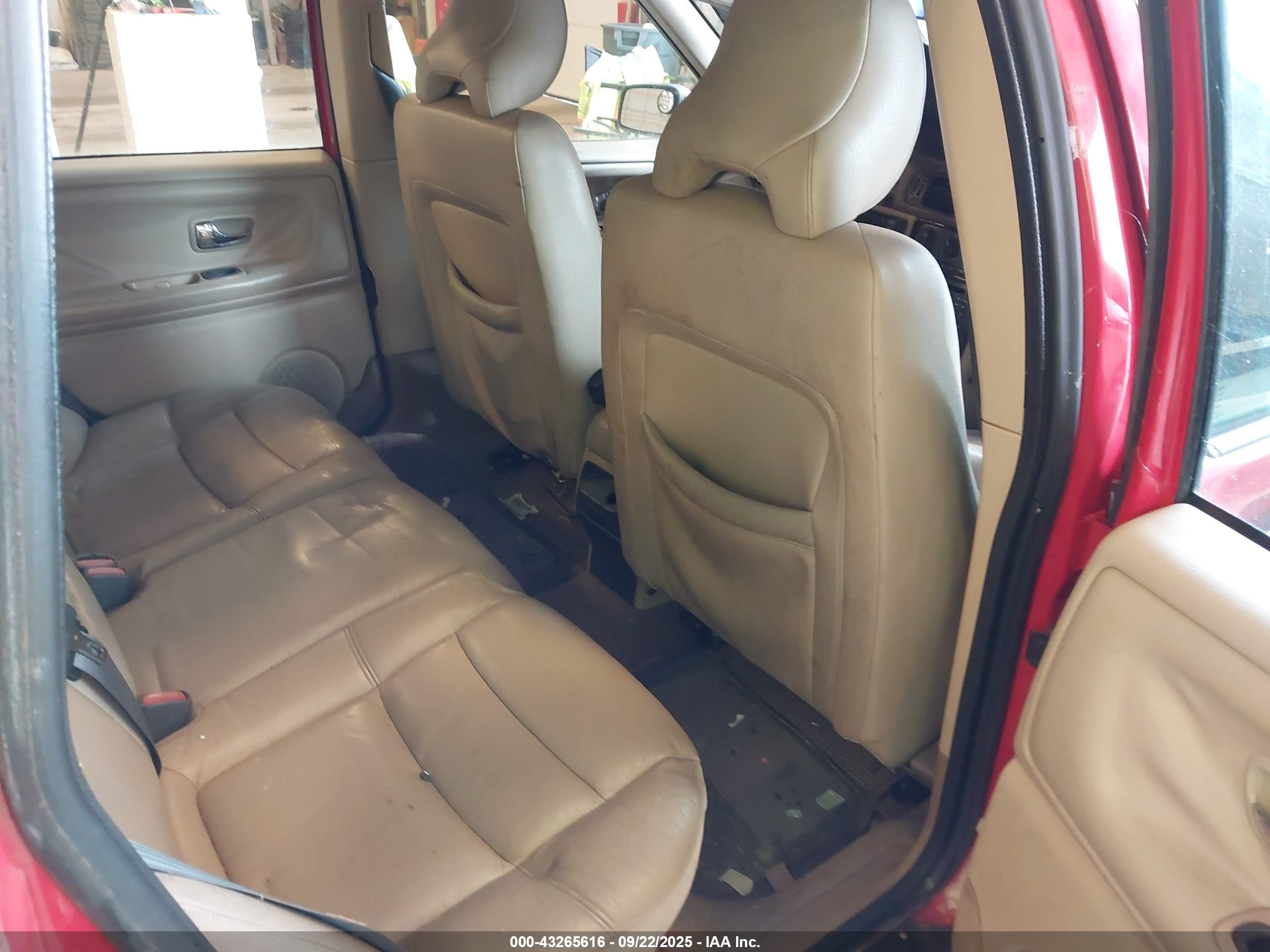 1999 Volvo V70 Xc Red vin: YV1LZ56D2X2625633