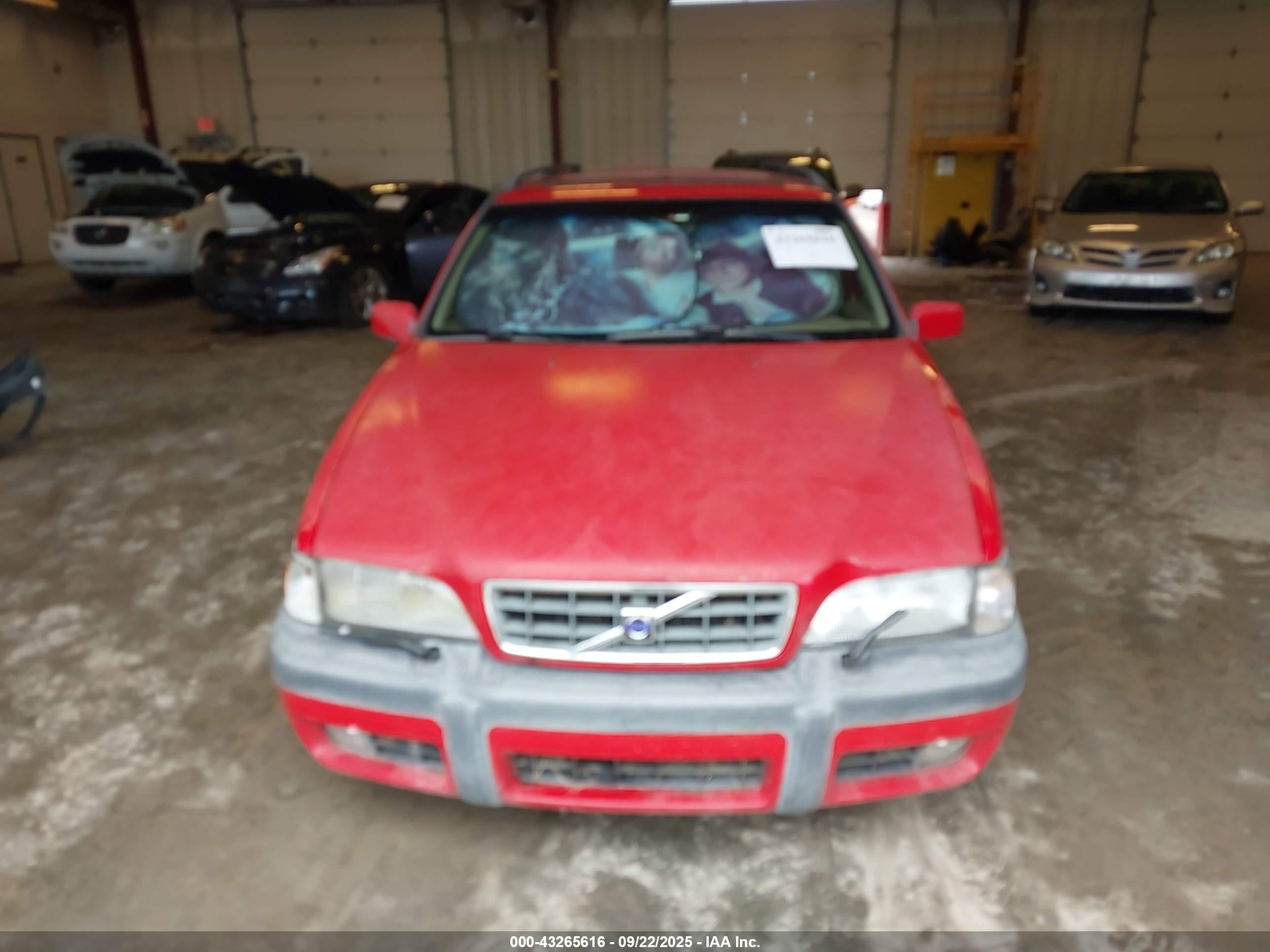 1999 Volvo V70 Xc Red vin: YV1LZ56D2X2625633