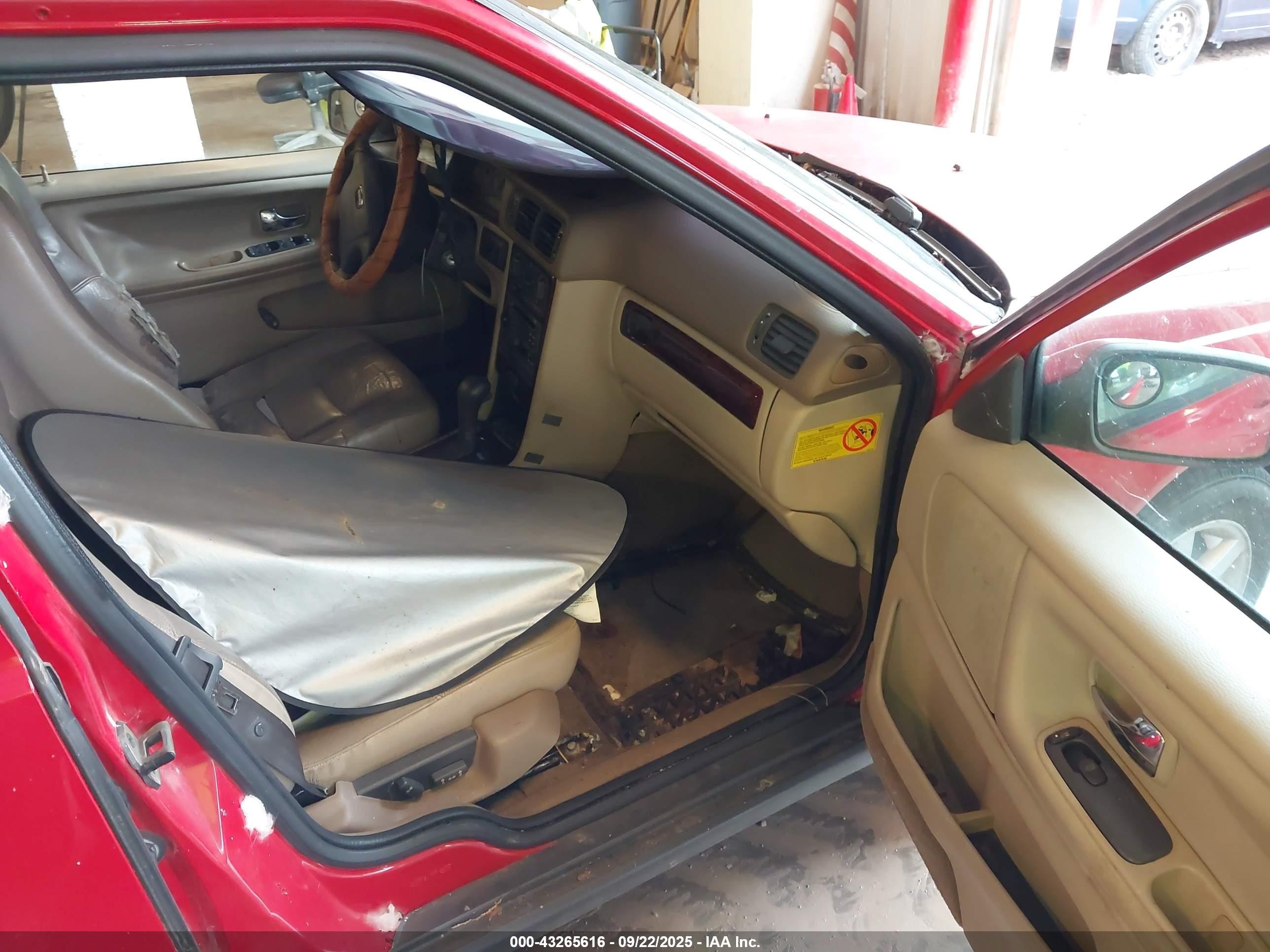 1999 Volvo V70 Xc Red vin: YV1LZ56D2X2625633