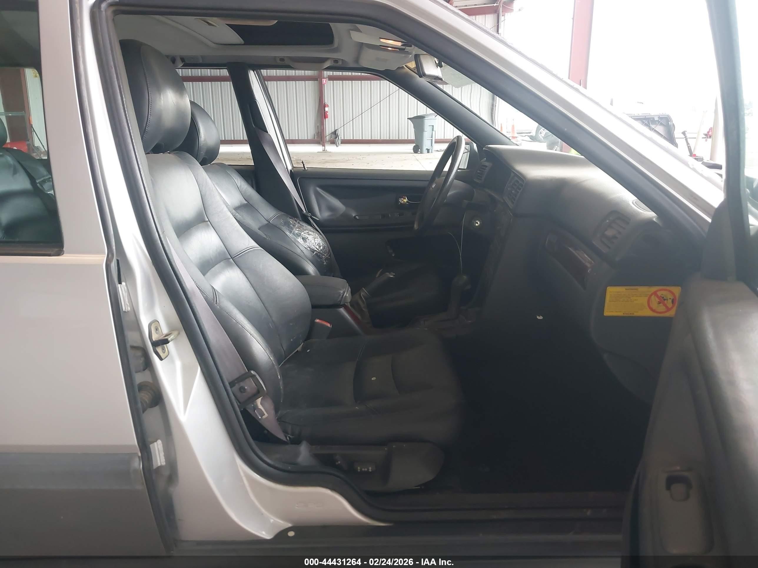 1999 Volvo V70 Xc Silver vin: YV1LZ56D3X2617721