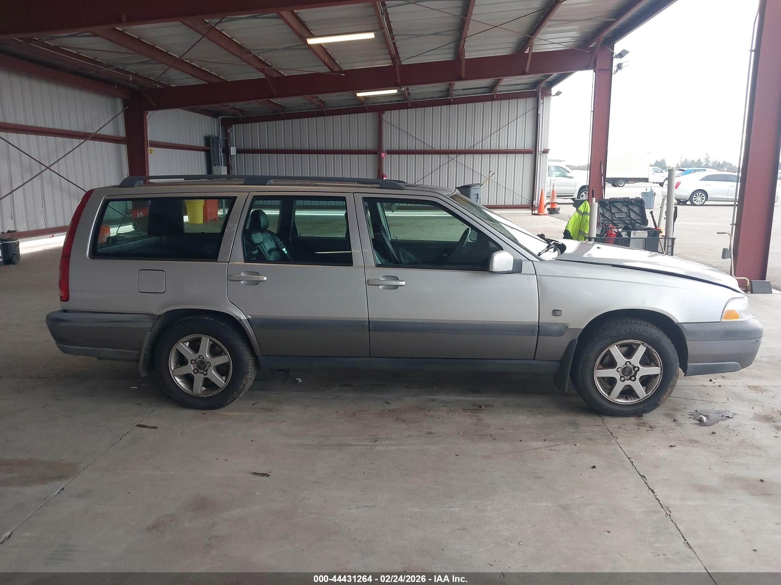 1999 Volvo V70 Xc Silver vin: YV1LZ56D3X2617721