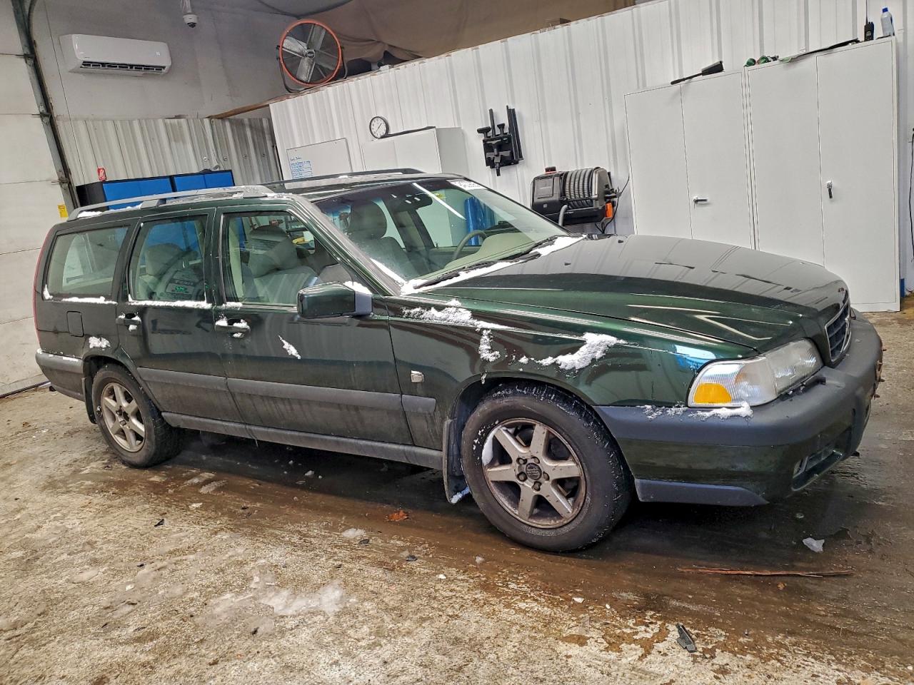 1999 Volvo V70 Xc Green vin: YV1LZ56D4X2618313
