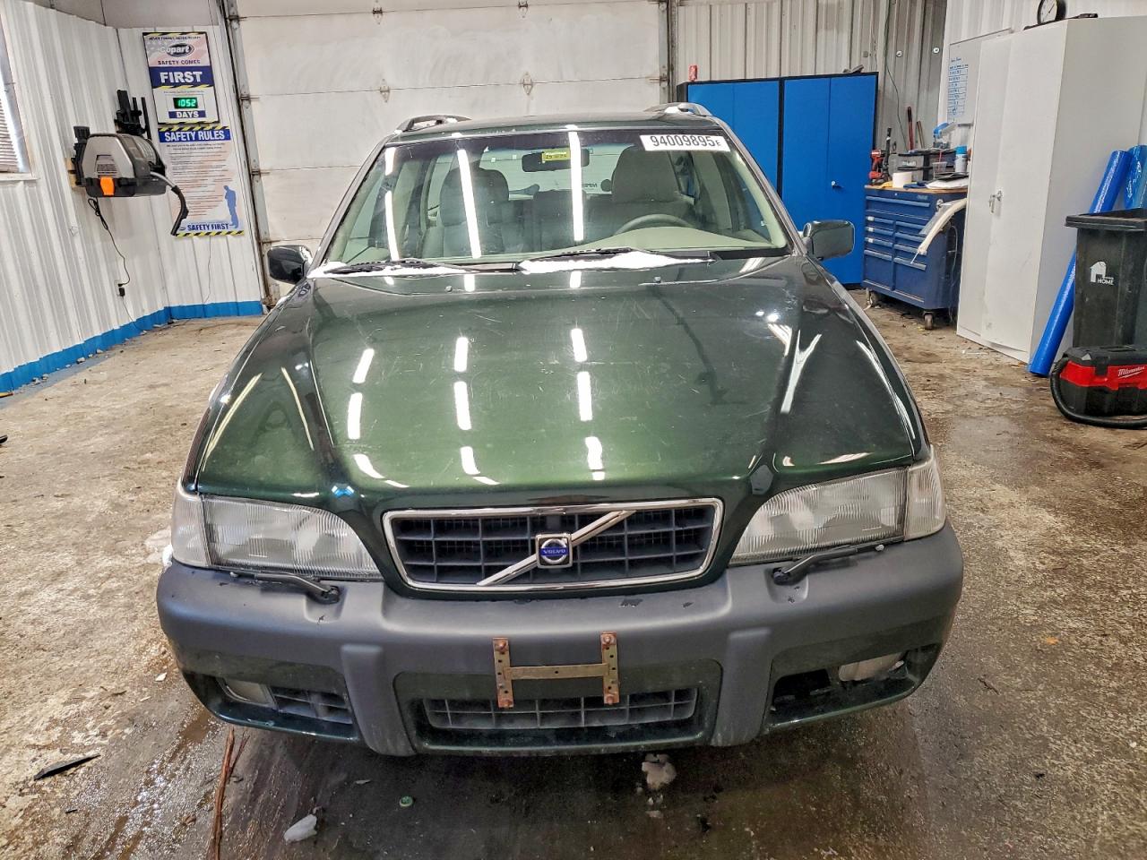 1999 Volvo V70 Xc Green vin: YV1LZ56D4X2618313