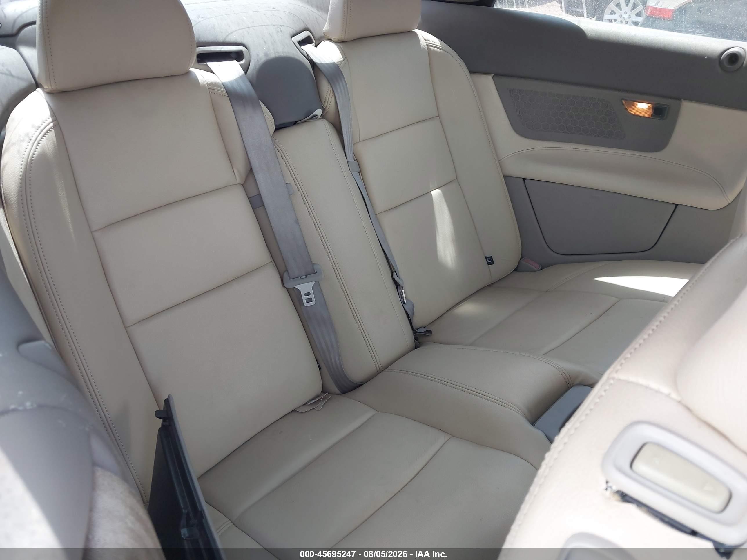 2008 Volvo C70 T5 M White vin: YV1MC67208J058483