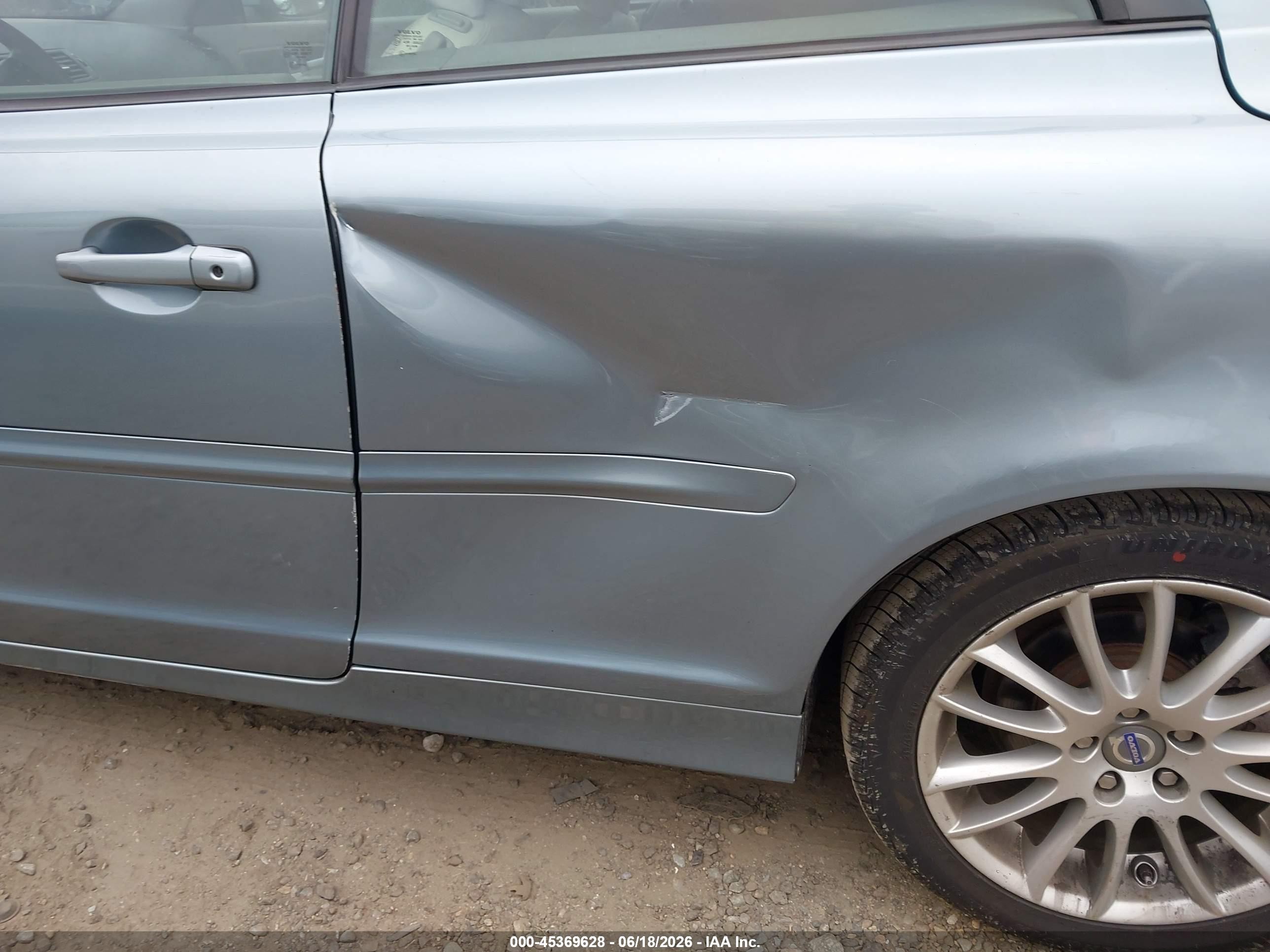 2009 Volvo C70 T5 Light Blue vin: YV1MC67209J075415