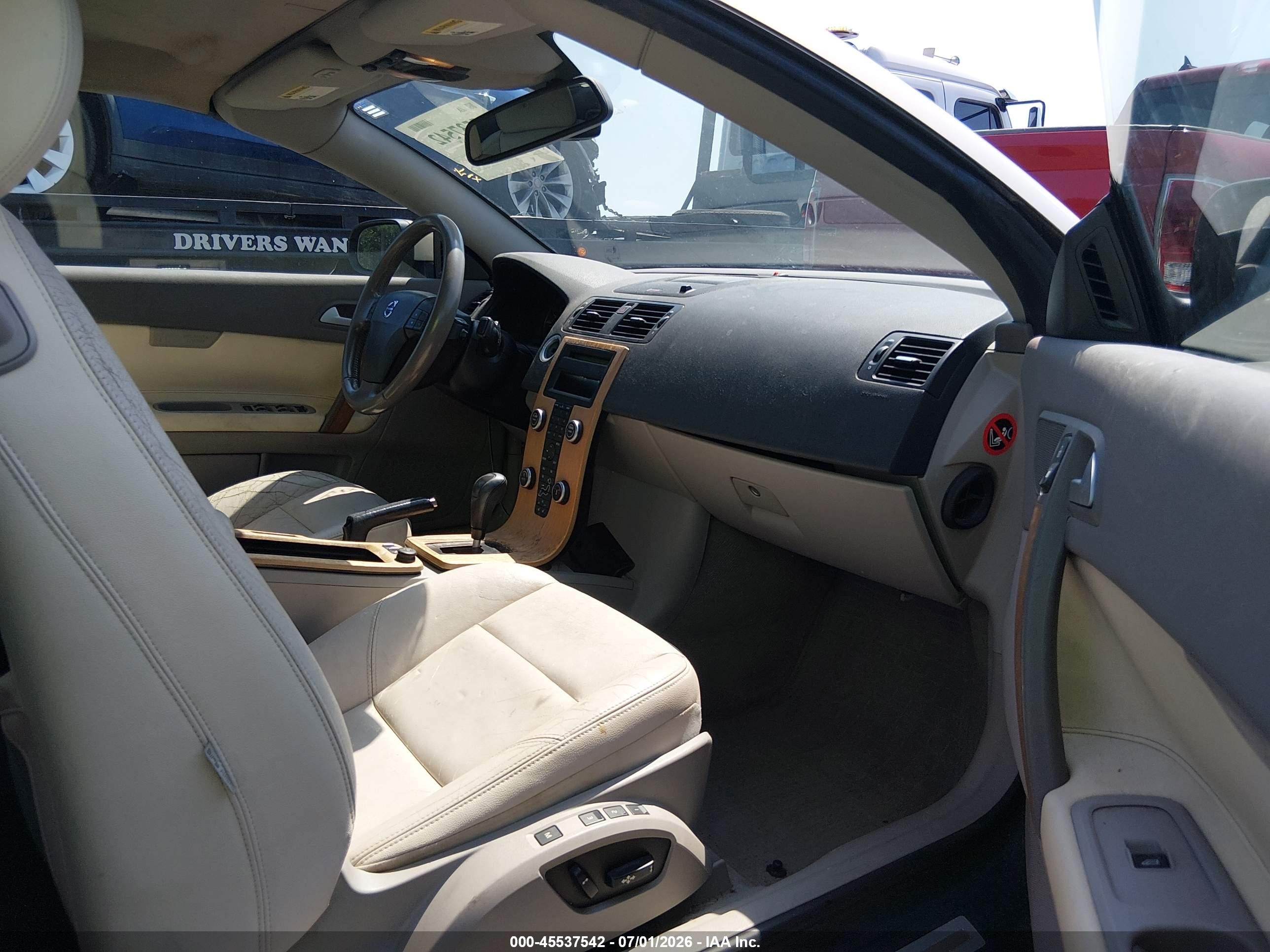 2008 Volvo C70 T5 M Tan vin: YV1MC67218J046410