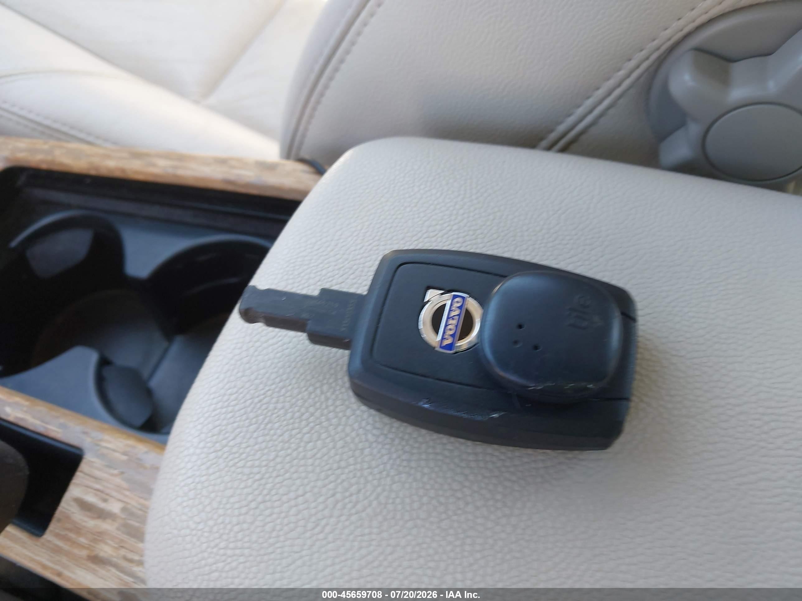 2008 Volvo C70 T5 M Black vin: YV1MC67238J041807