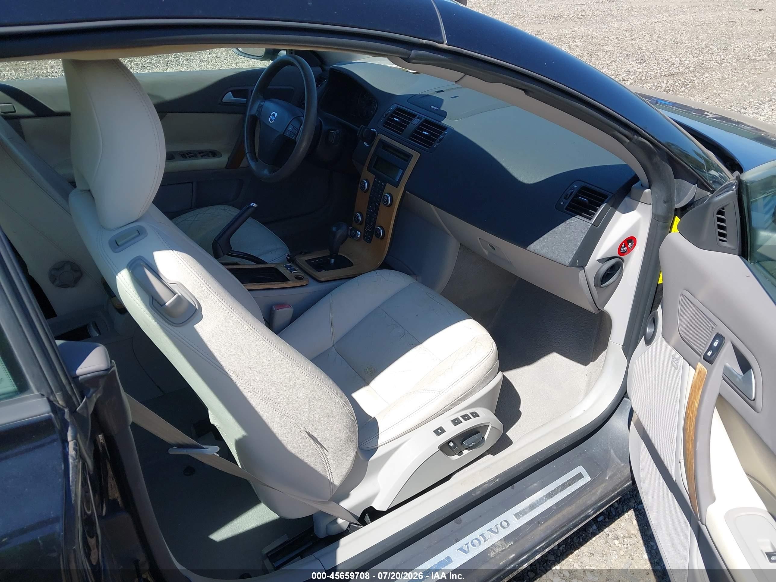 2008 Volvo C70 T5 M Black vin: YV1MC67238J041807