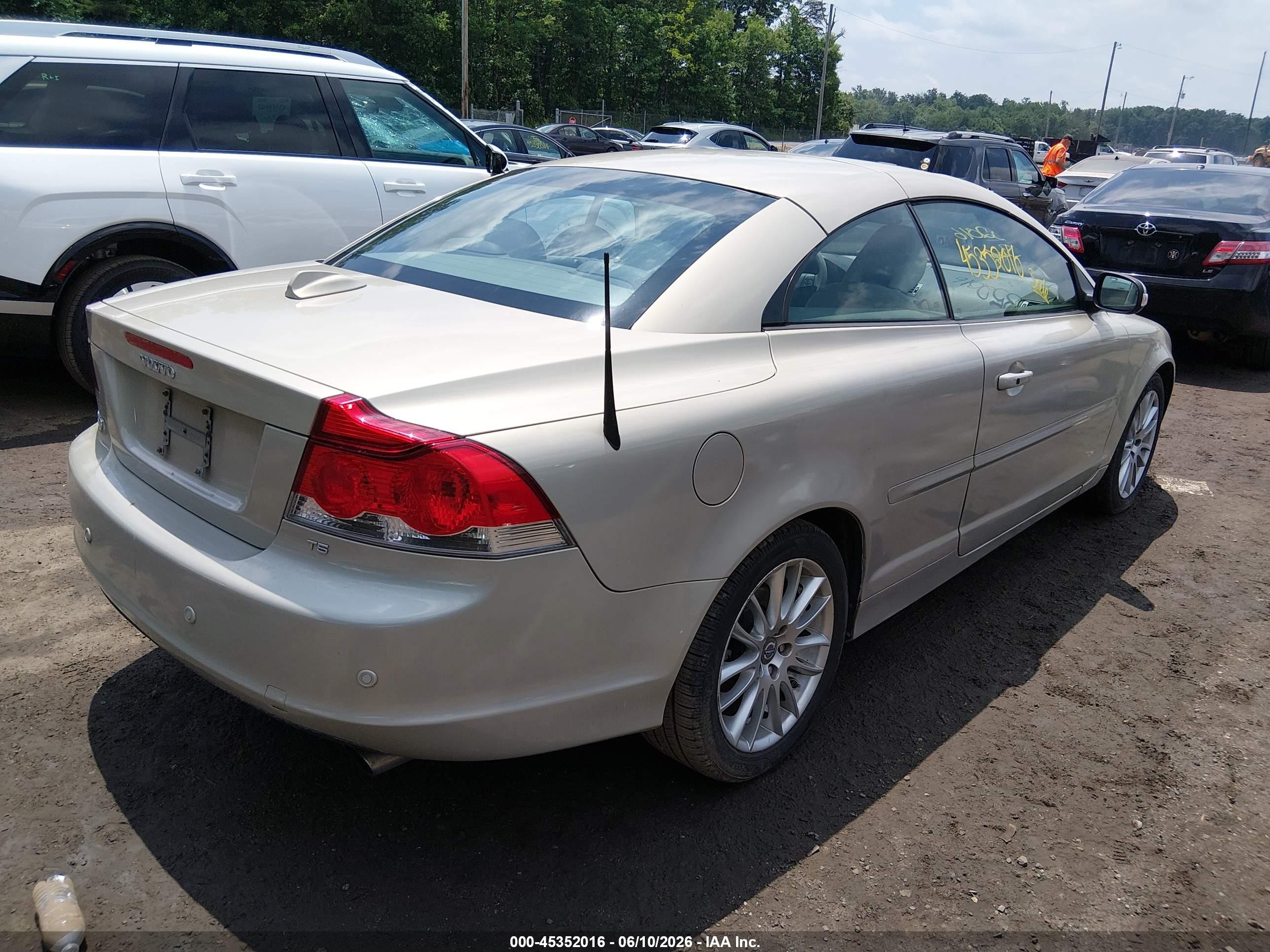 2008 Volvo C70 T5 M Gold vin: YV1MC67248J055120