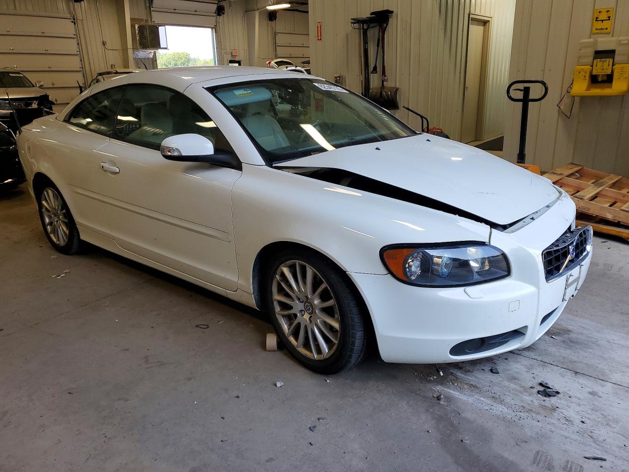 2008 Volvo C70 T5 White vin: YV1MC67258J049505