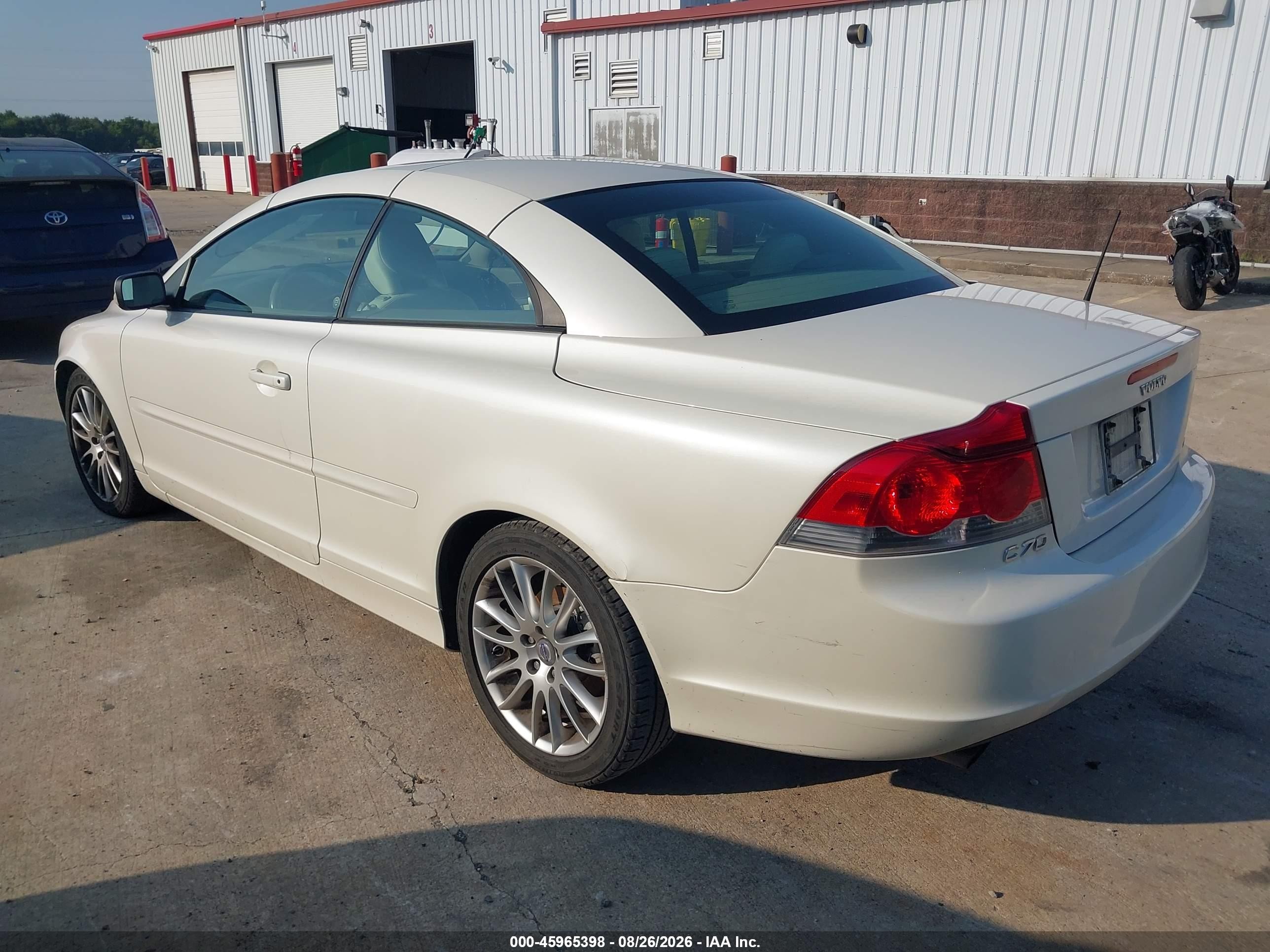 2007 Volvo C70 T5 White vin: YV1MC68287J010890