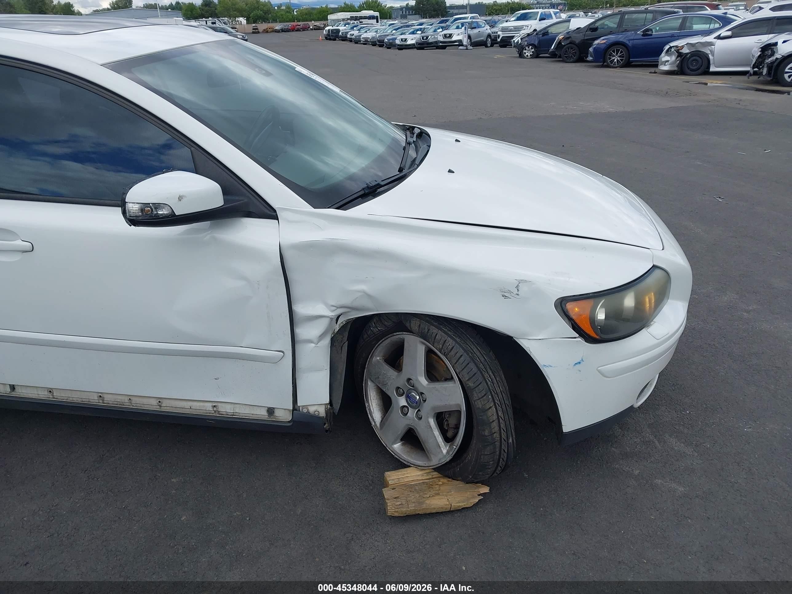 2007 Volvo S40 T5 White vin: YV1MH682372303852