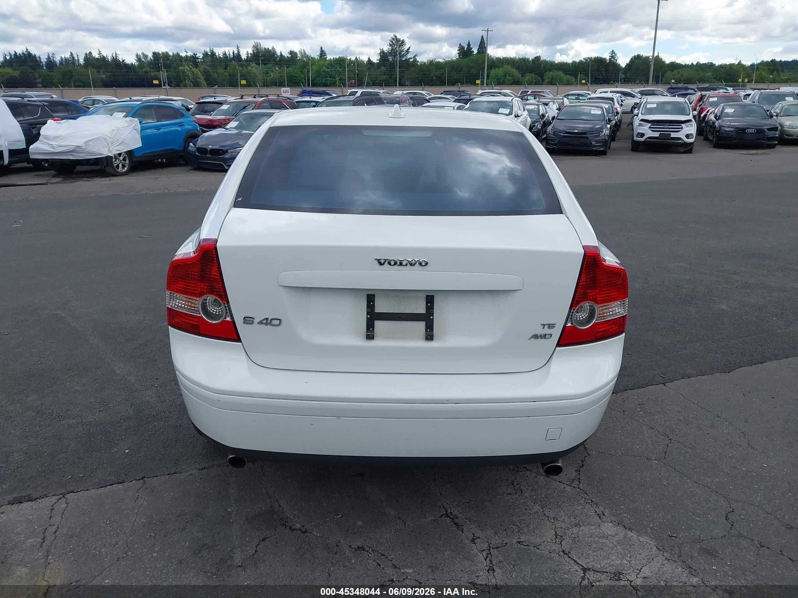 2007 Volvo S40 T5 White vin: YV1MH682372303852