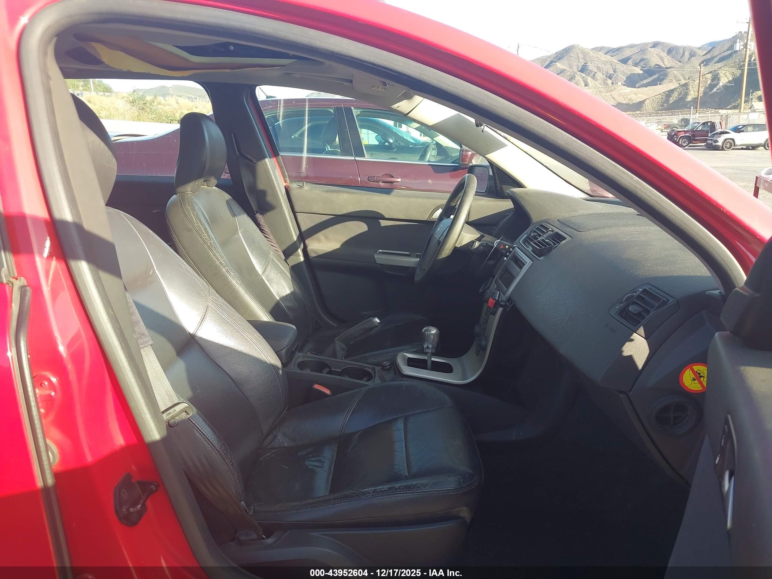 2005 Volvo V50 T5/t5 Awd Red vin: YV1MJ682352102941