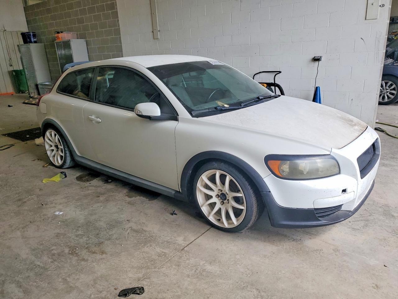2008 Volvo C30 T5 Белый vin: YV1MK672182051846