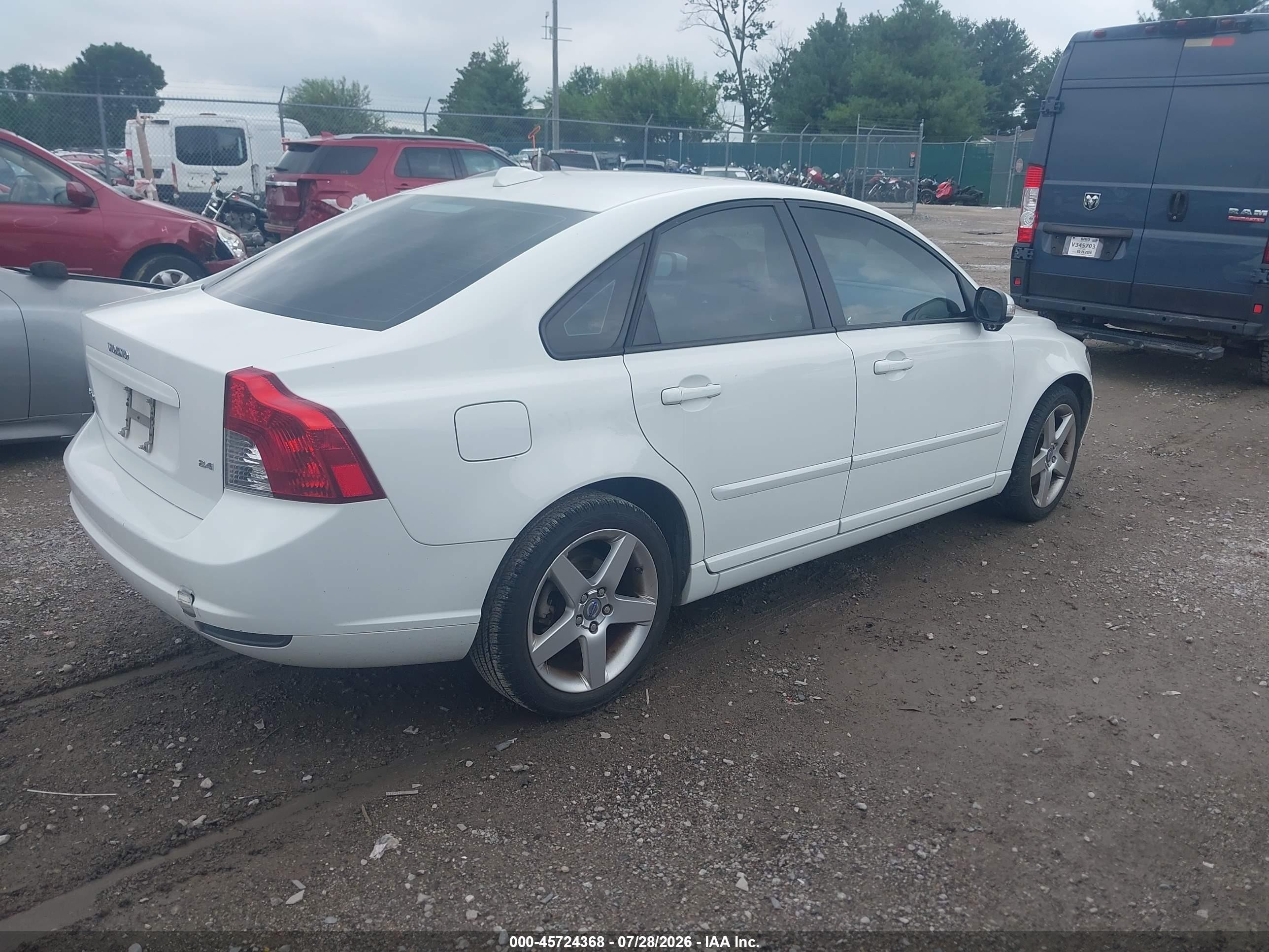 2008 Volvo S40 2.4l/2.4l W/snrf Белый vin: YV1MS382082366344
