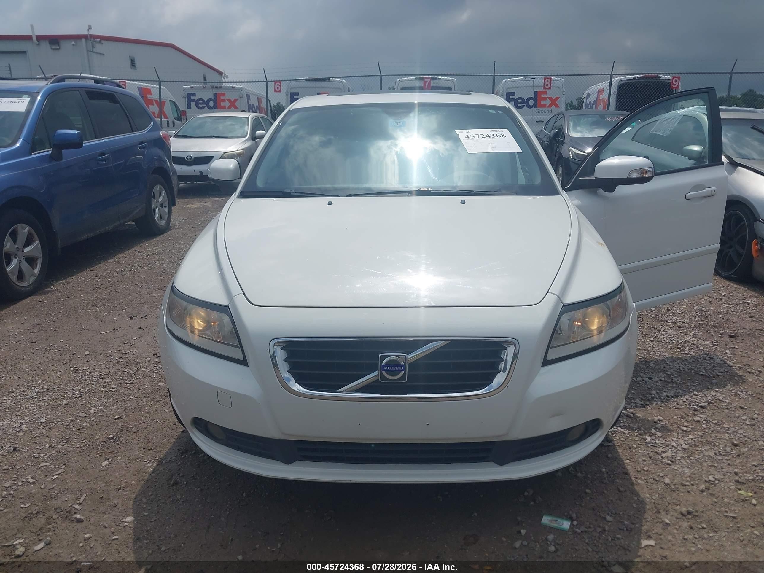 2008 Volvo S40 2.4l/2.4l W/snrf Белый vin: YV1MS382082366344