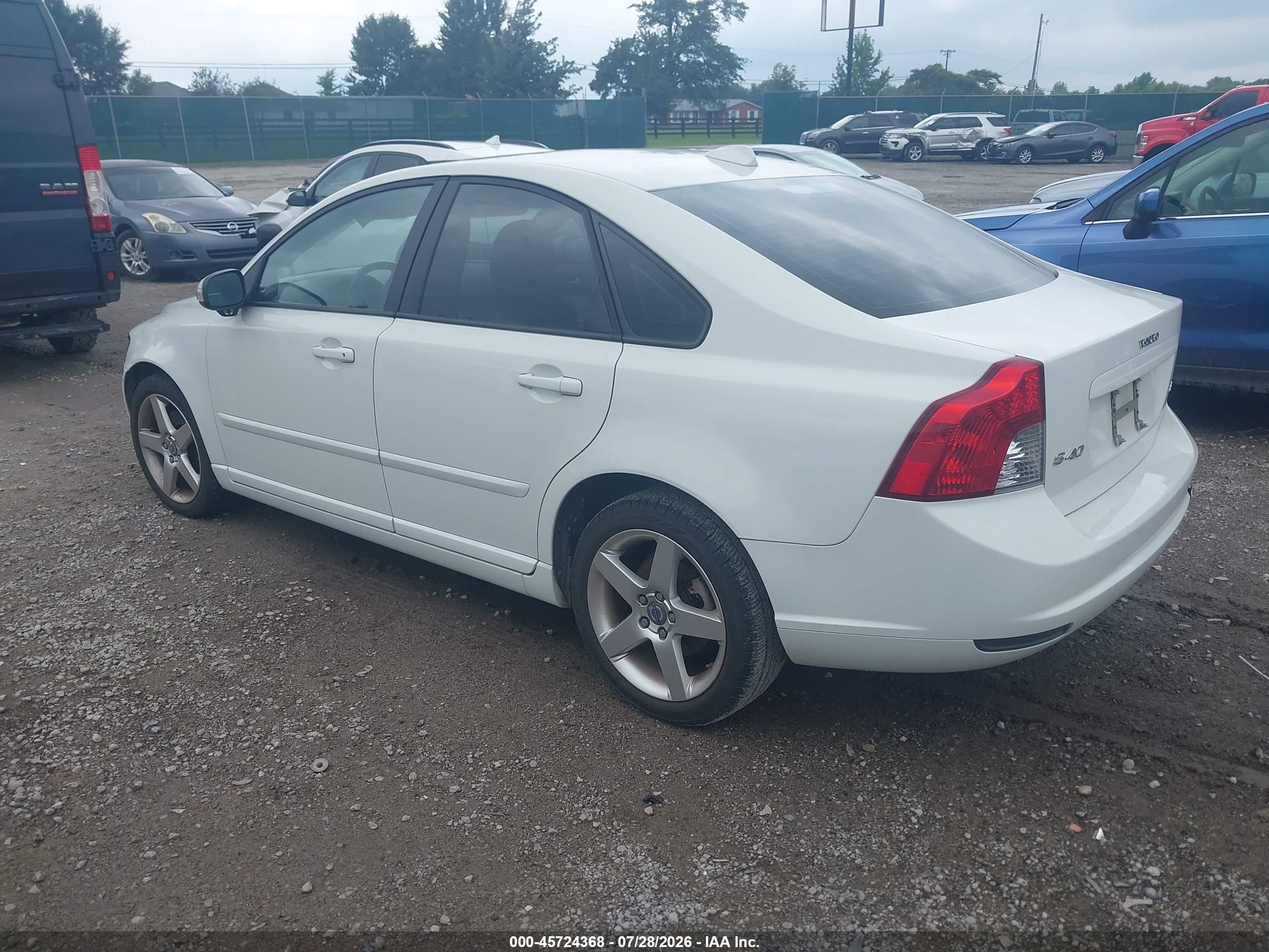 2008 Volvo S40 2.4l/2.4l W/snrf Белый vin: YV1MS382082366344