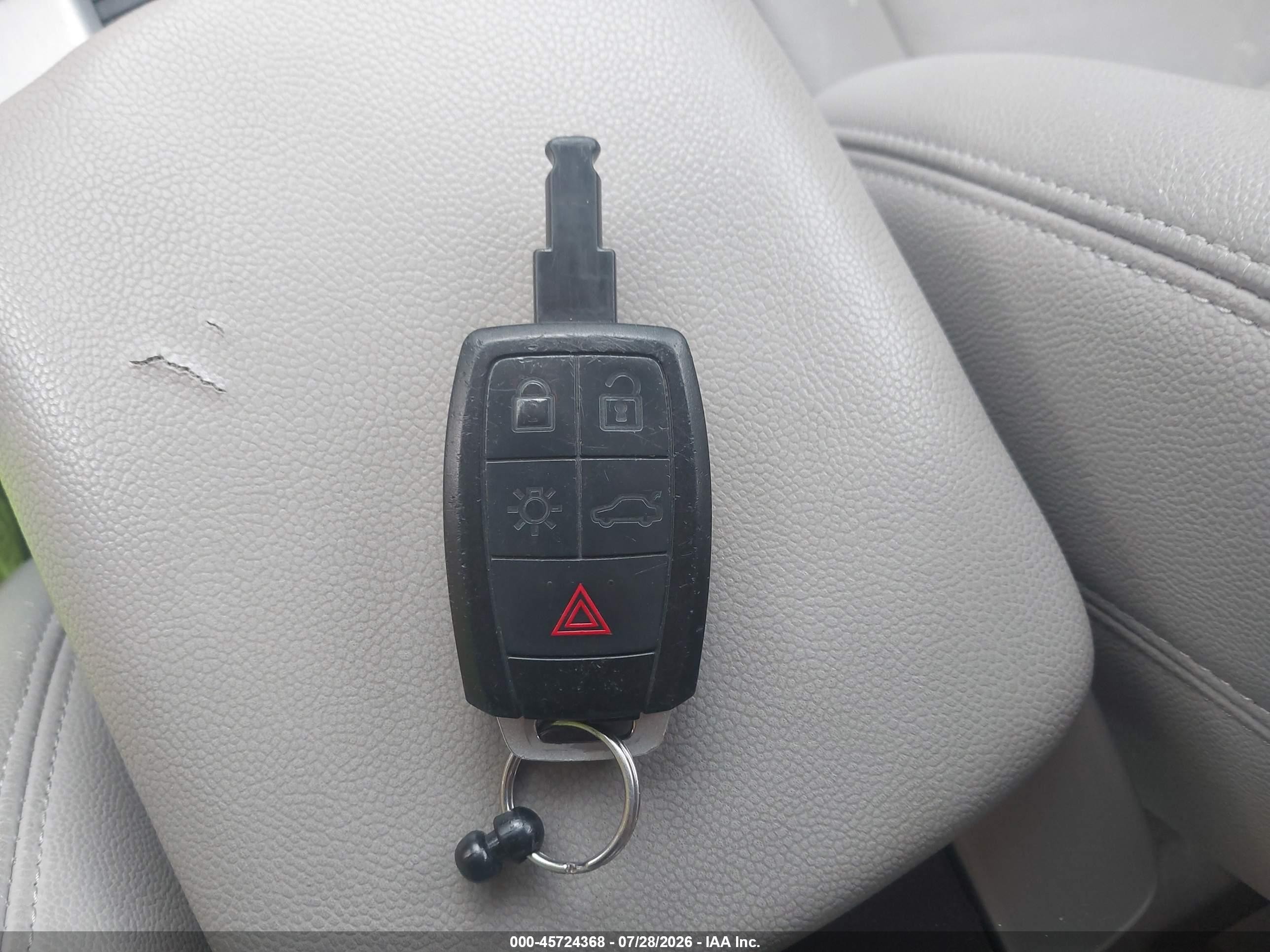 2008 Volvo S40 2.4l/2.4l W/snrf Белый vin: YV1MS382082366344