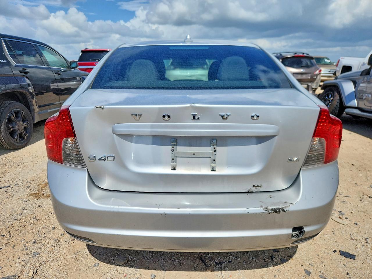 2009 Volvo S40 2.4i Серебряный vin: YV1MS382092462783