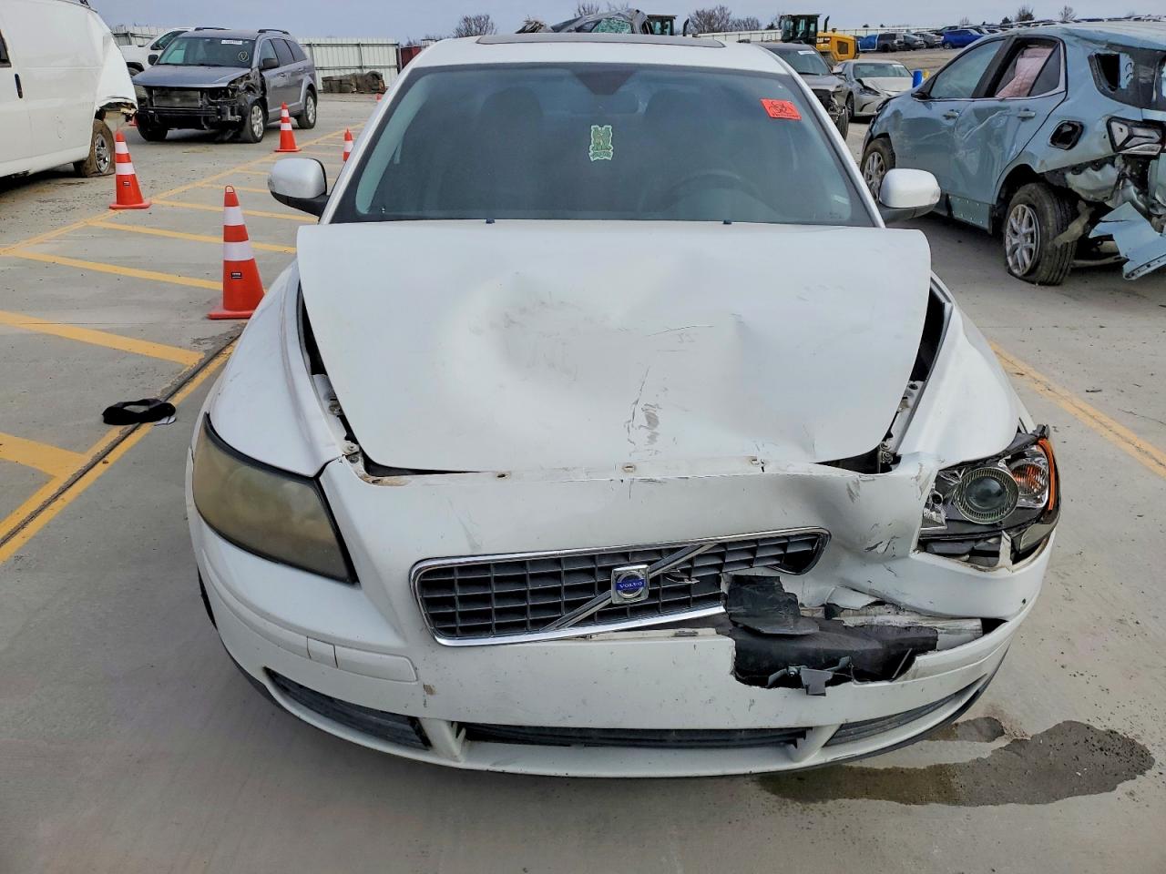 2007 Volvo S40 2.4i Белый vin: YV1MS382272275655