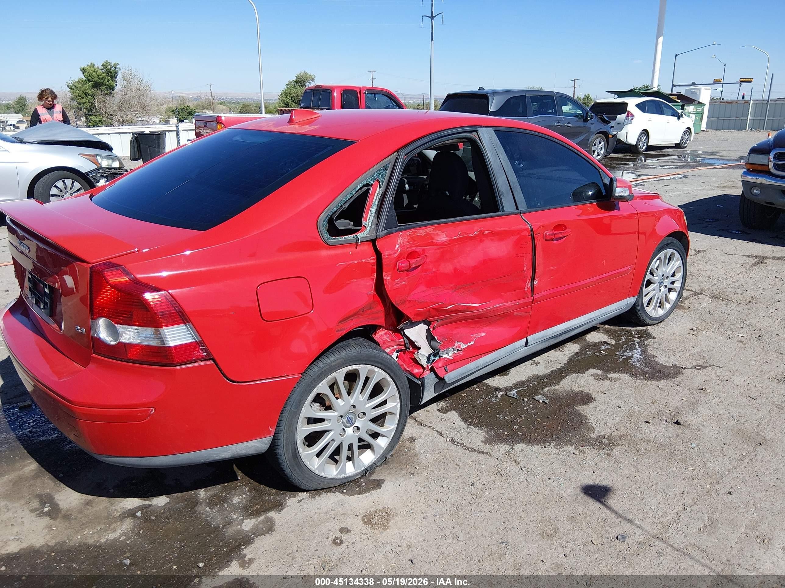 2007 Volvo S40 2.4i Red vin: YV1MS382272283772