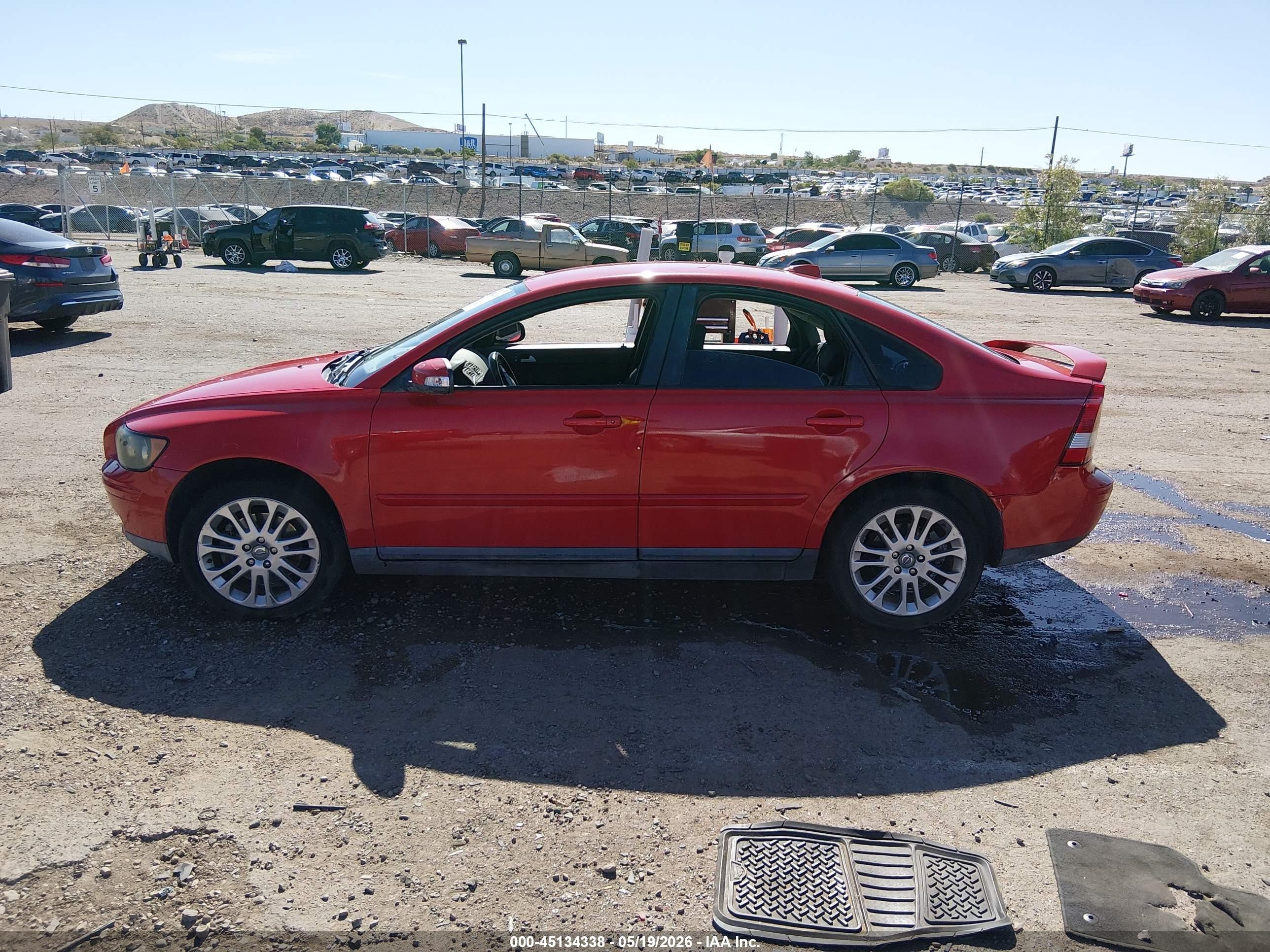 2007 Volvo S40 2.4i Red vin: YV1MS382272283772