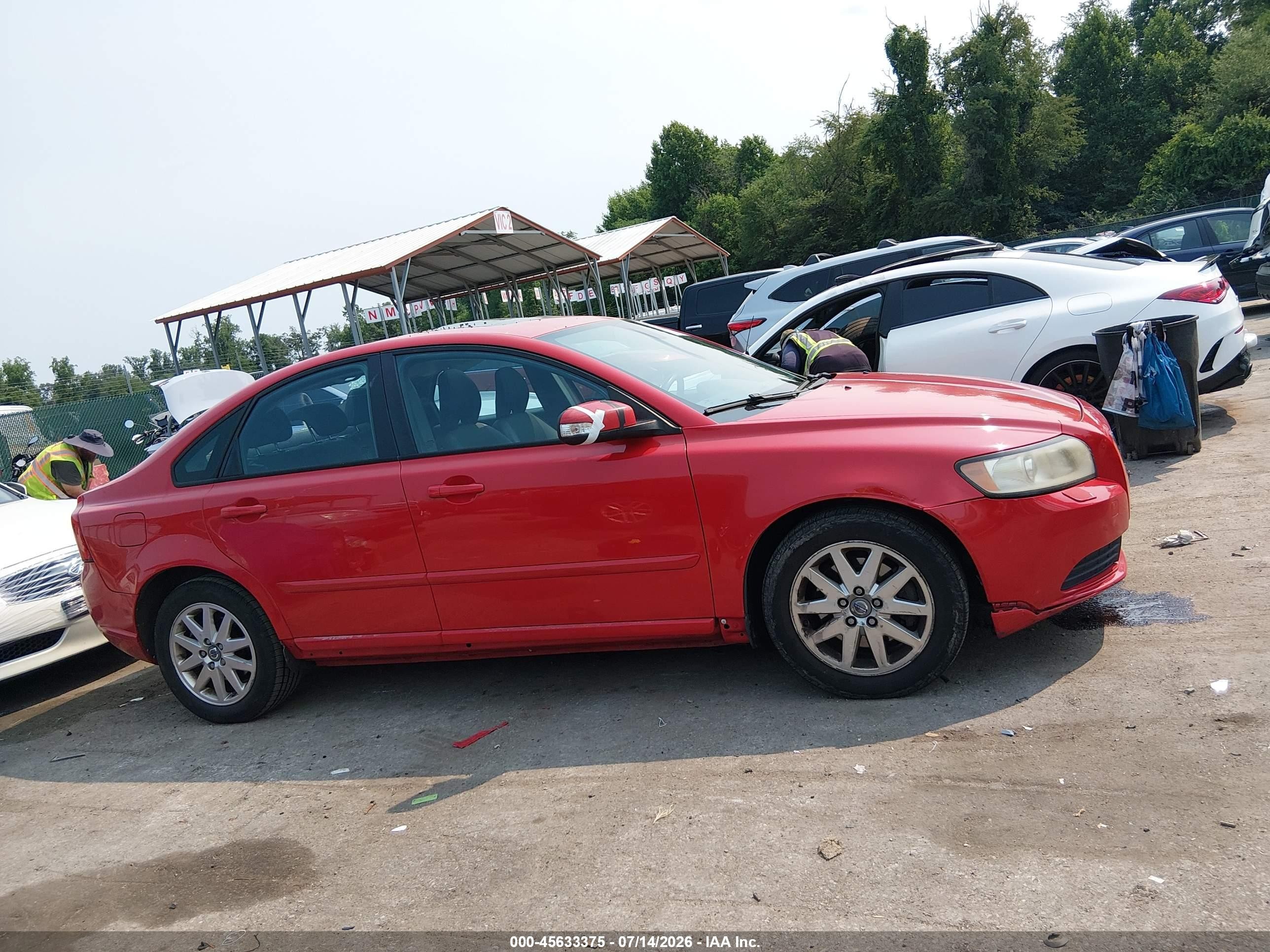 2008 Volvo S40 2.4l/2.4l W/snrf Red vin: YV1MS382282400994