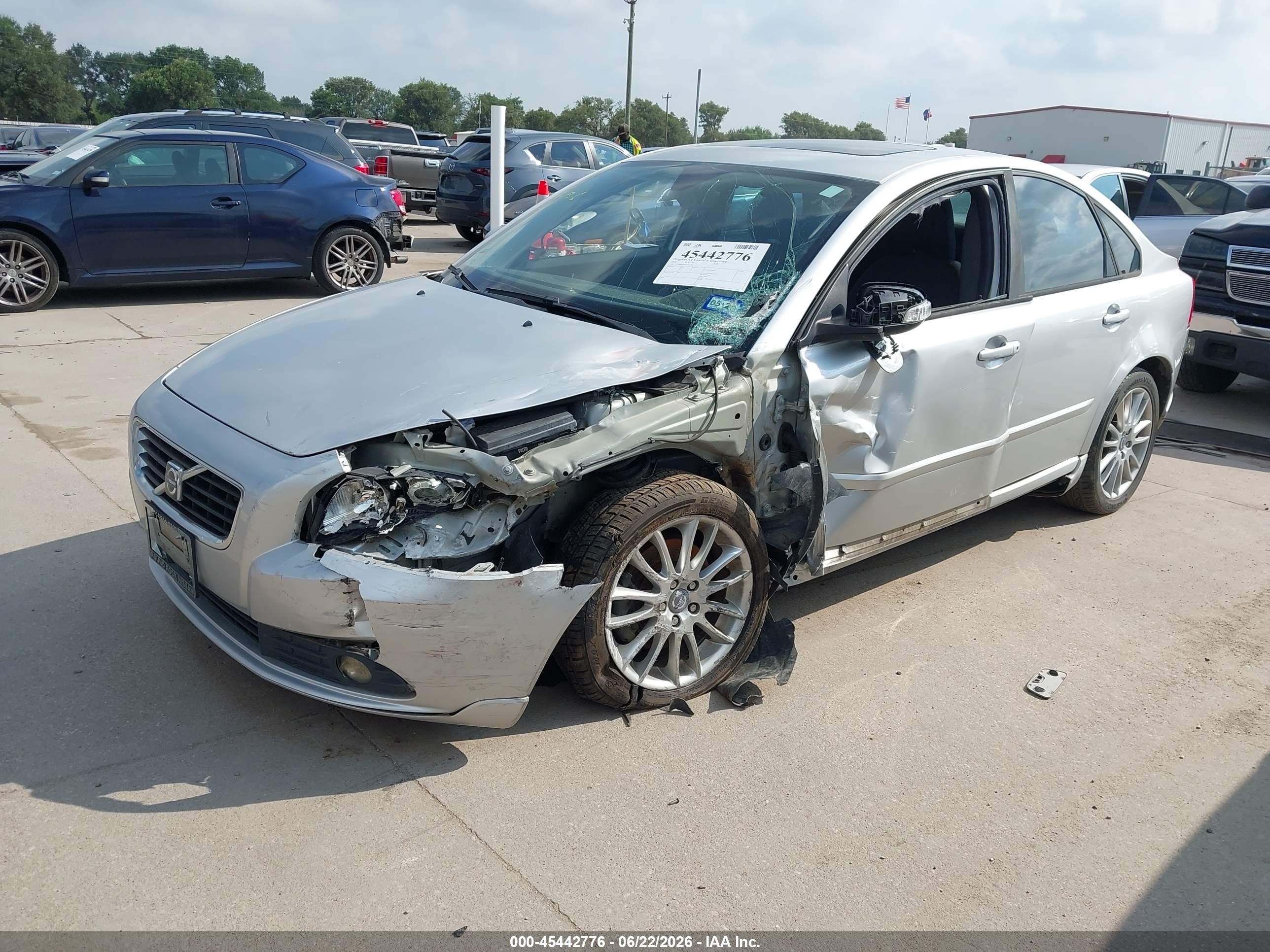 2009 Volvo S40 2.4i Серебряный vin: YV1MS382492447798