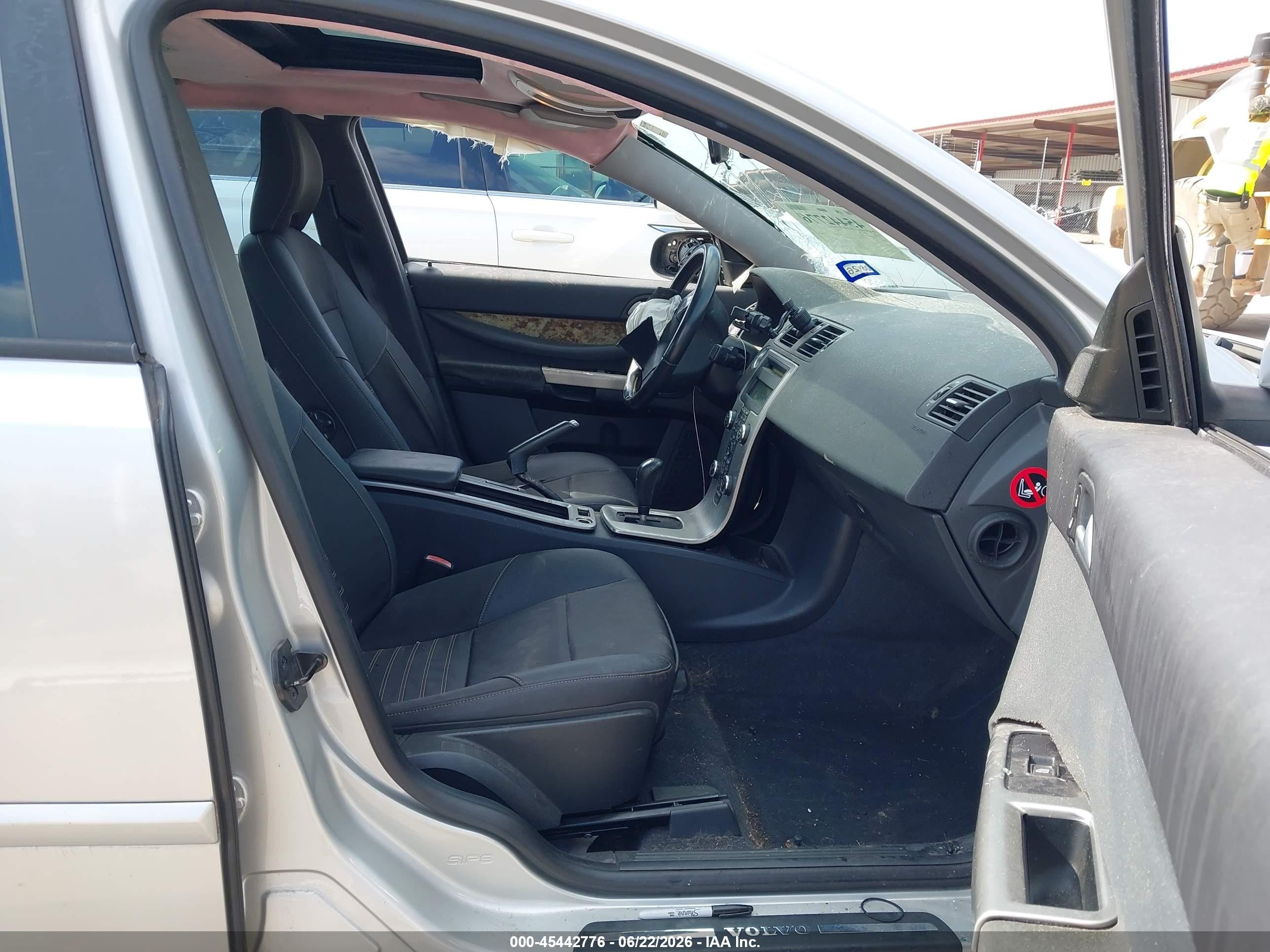 2009 Volvo S40 2.4i Серебряный vin: YV1MS382492447798