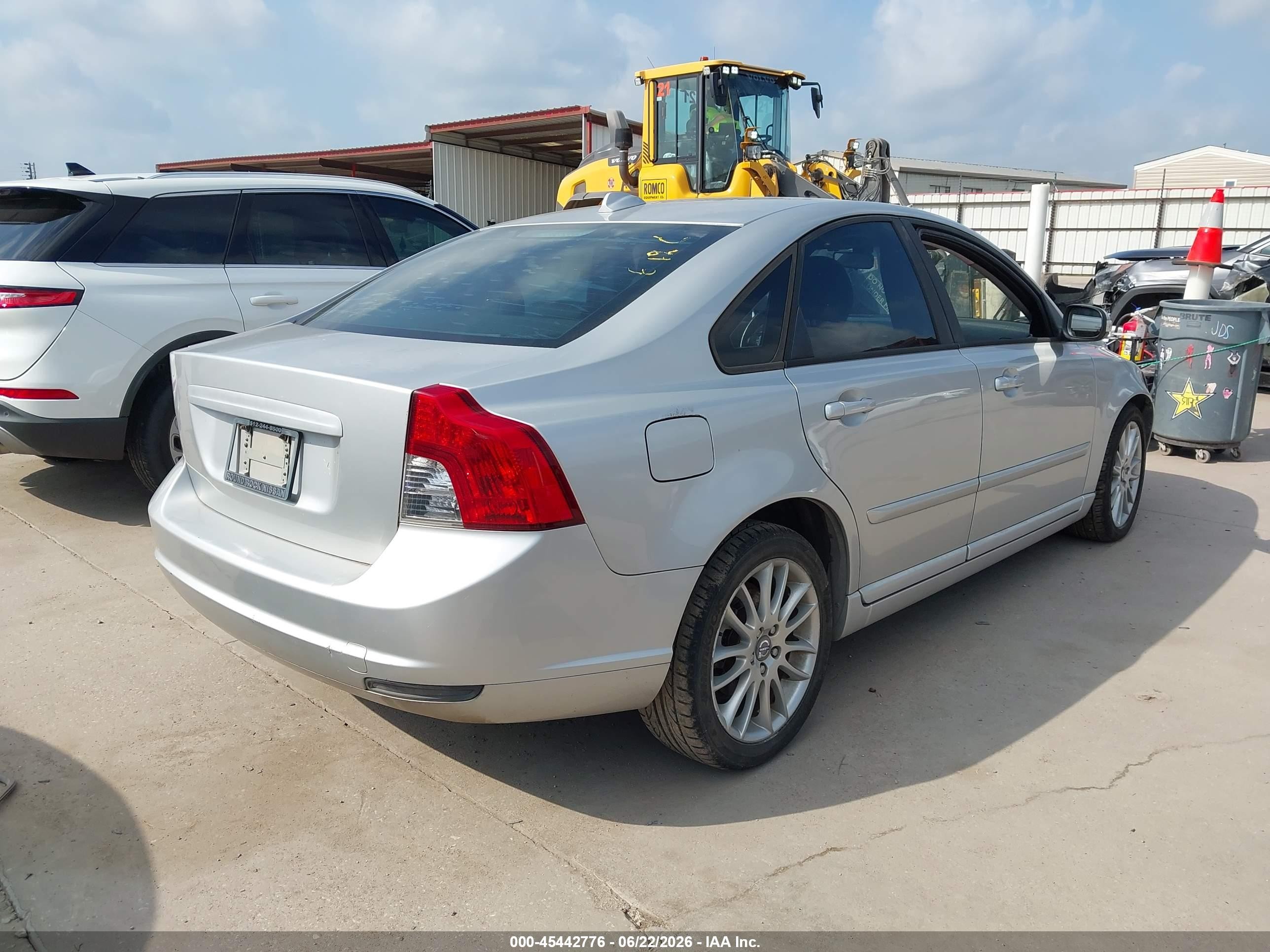 2009 Volvo S40 2.4i Серебряный vin: YV1MS382492447798