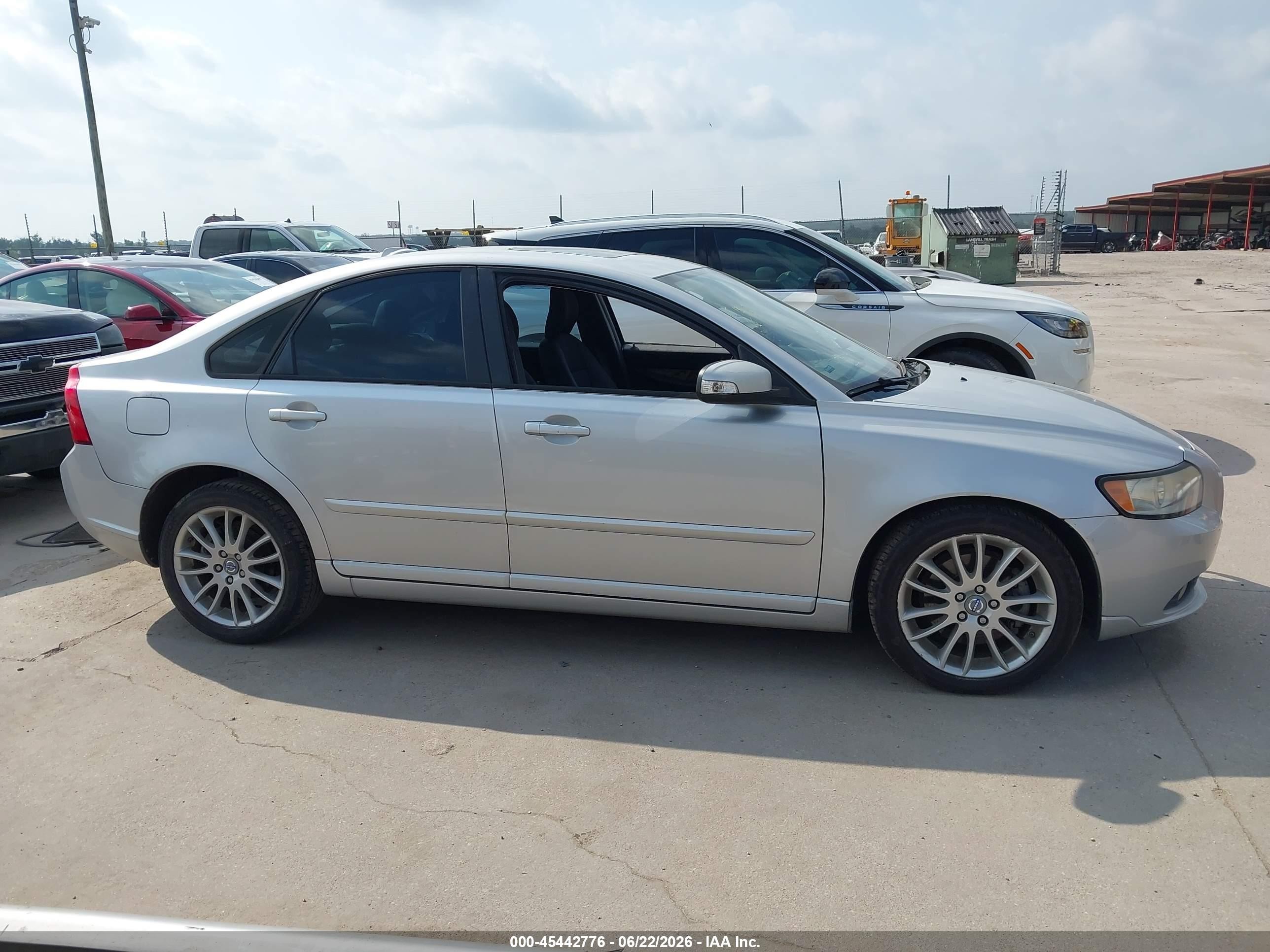 2009 Volvo S40 2.4i Серебряный vin: YV1MS382492447798