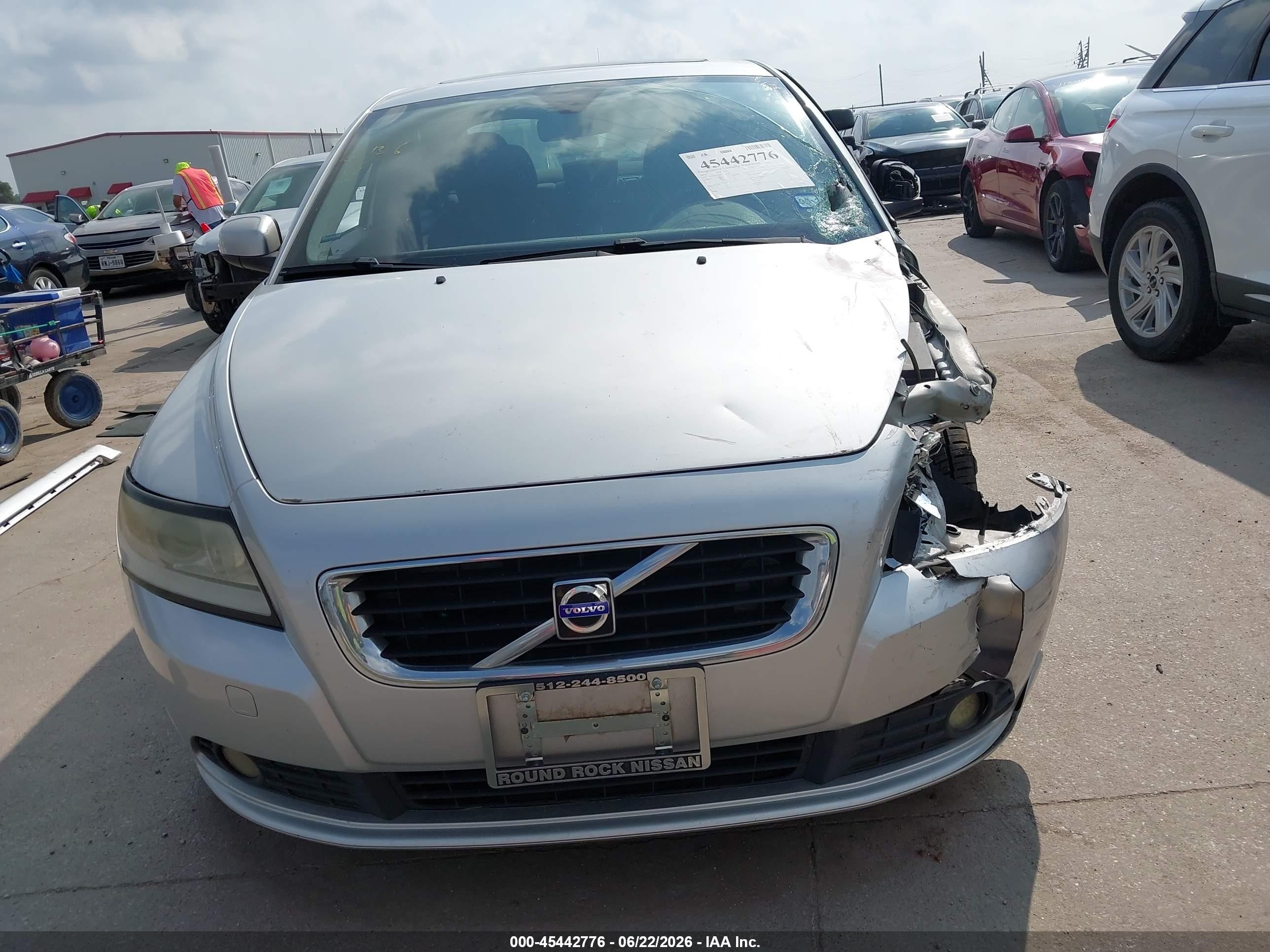 2009 Volvo S40 2.4i Серебряный vin: YV1MS382492447798