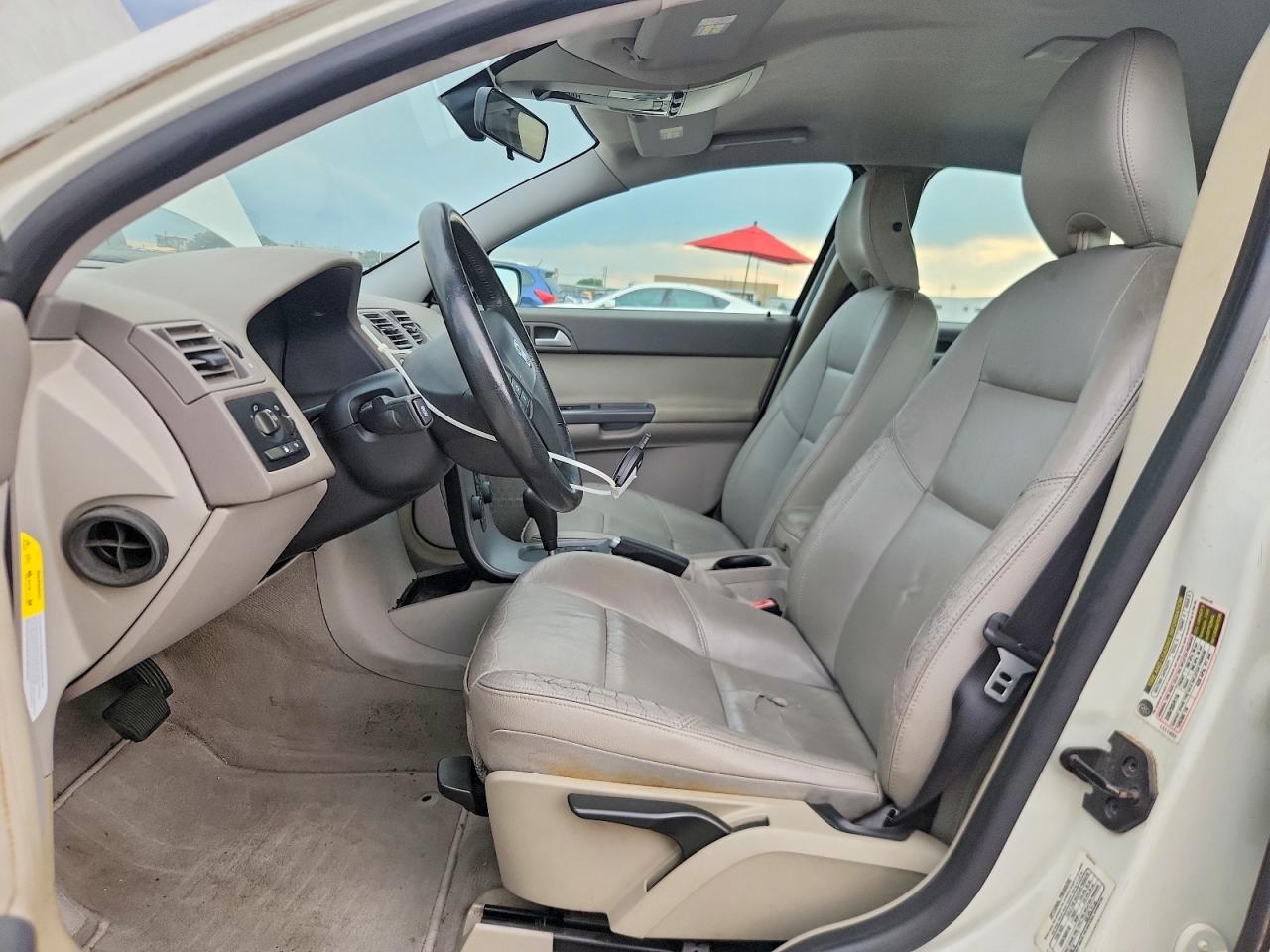 2005 Volvo S40 2.4i White vin: YV1MS382552081151