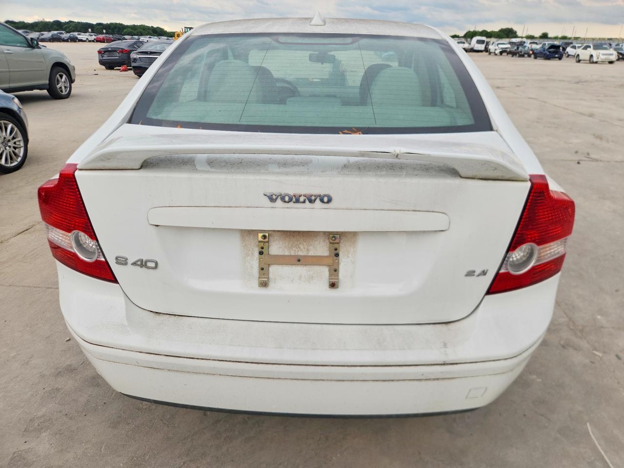 2005 Volvo S40 2.4i White vin: YV1MS382552081151