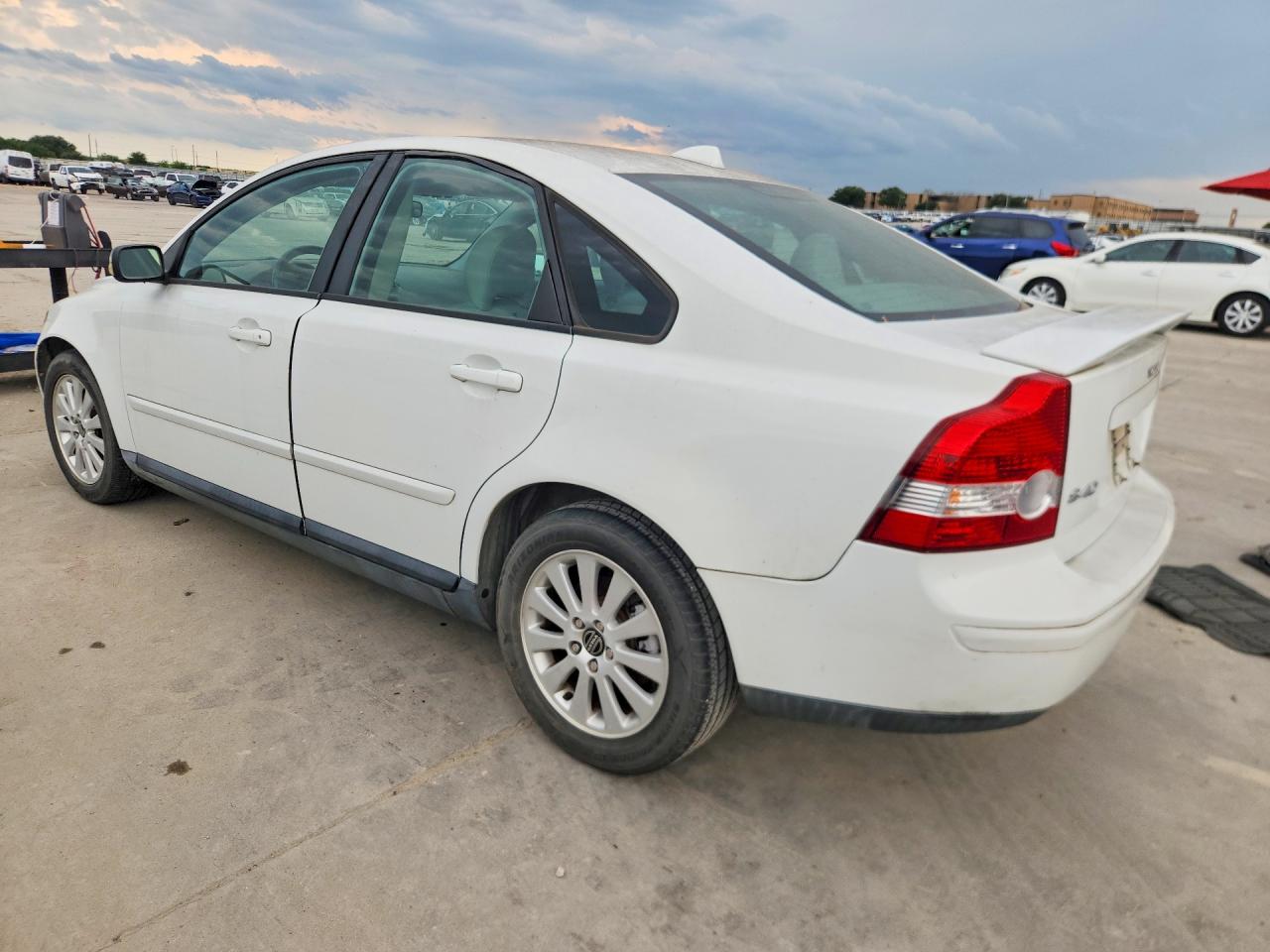 2005 Volvo S40 2.4i White vin: YV1MS382552081151