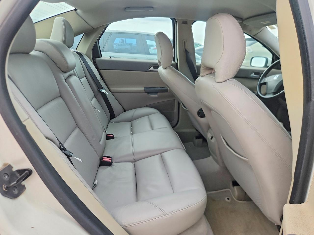 2005 Volvo S40 2.4i White vin: YV1MS382552081151