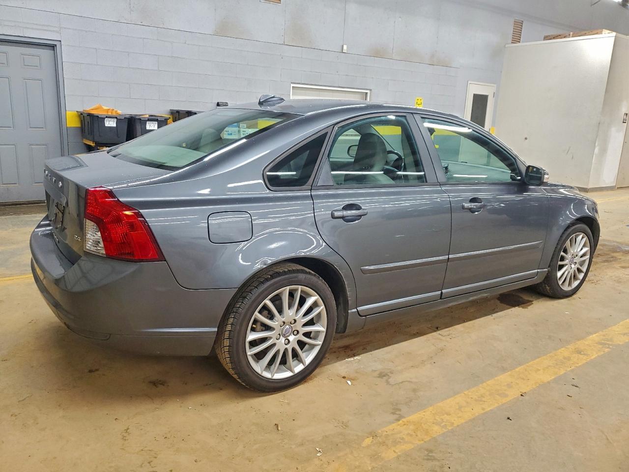 2009 Volvo S40 2.4i Gray vin: YV1MS382692452016