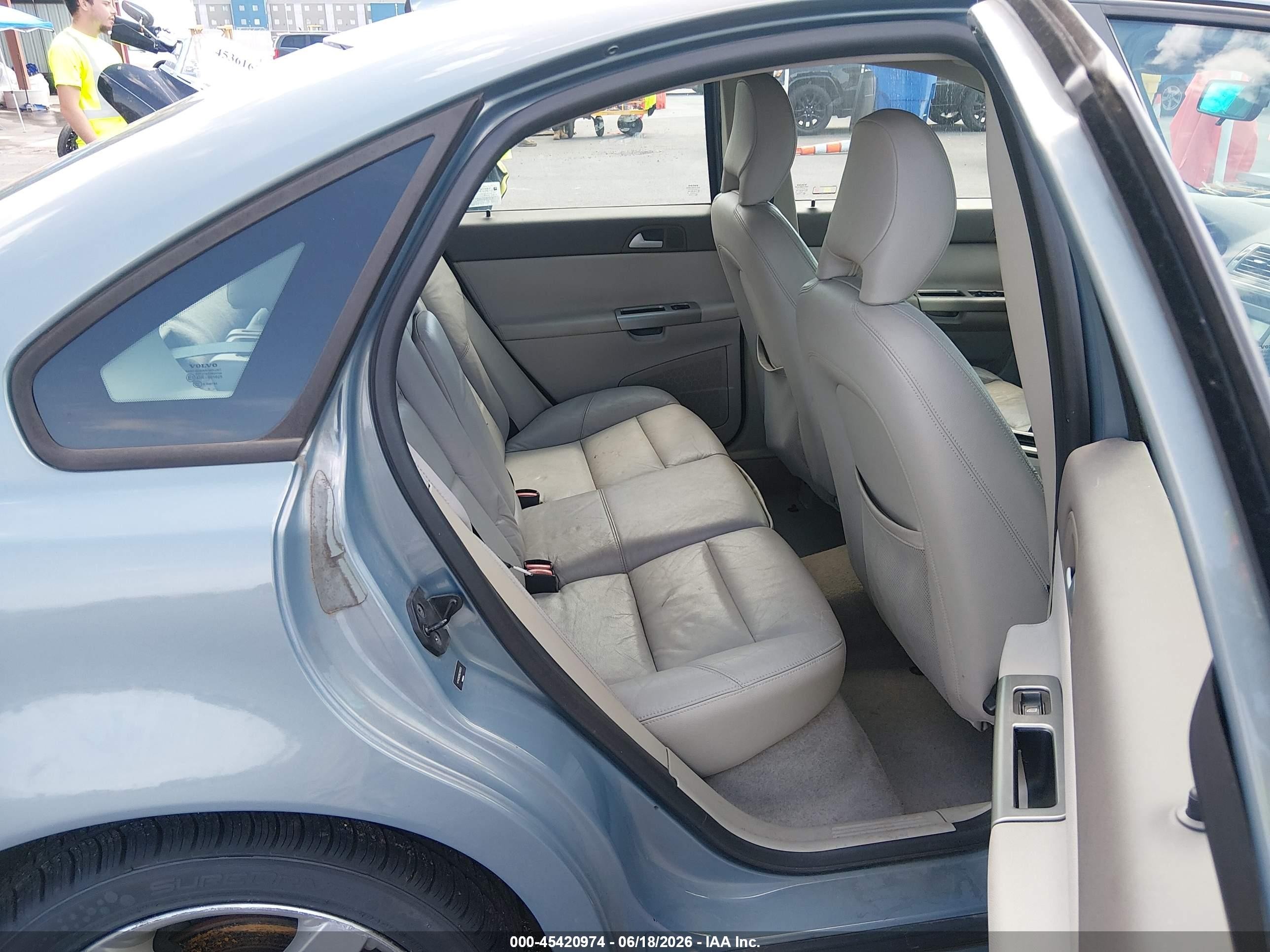 2008 Volvo S40 2.4l/2.4l W/snrf Light Blue vin: YV1MS382982385975