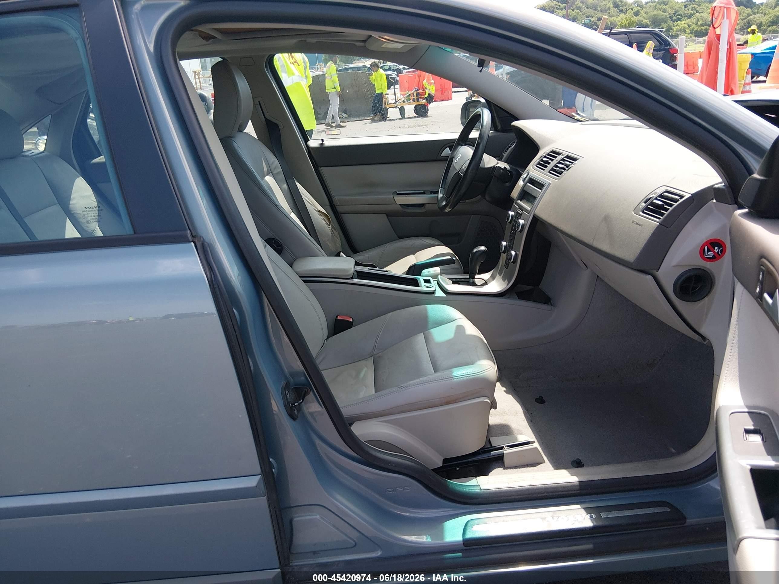 2008 Volvo S40 2.4l/2.4l W/snrf Light Blue vin: YV1MS382982385975