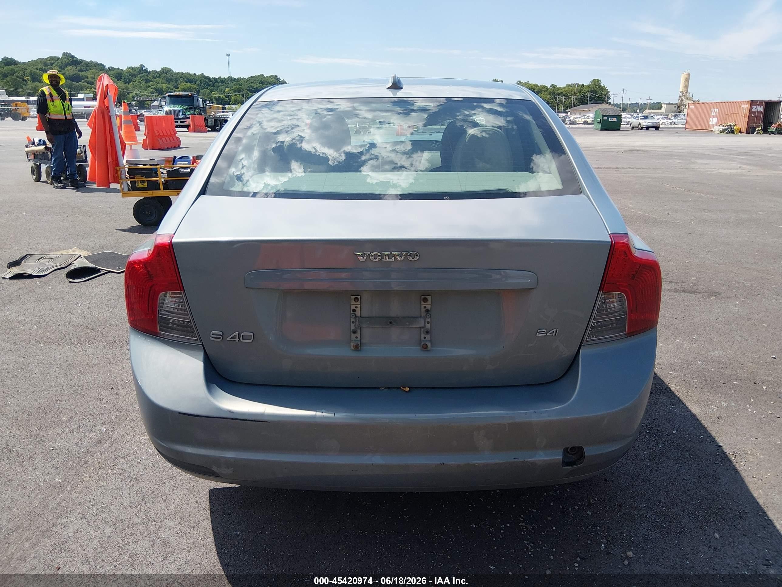 2008 Volvo S40 2.4l/2.4l W/snrf Light Blue vin: YV1MS382982385975