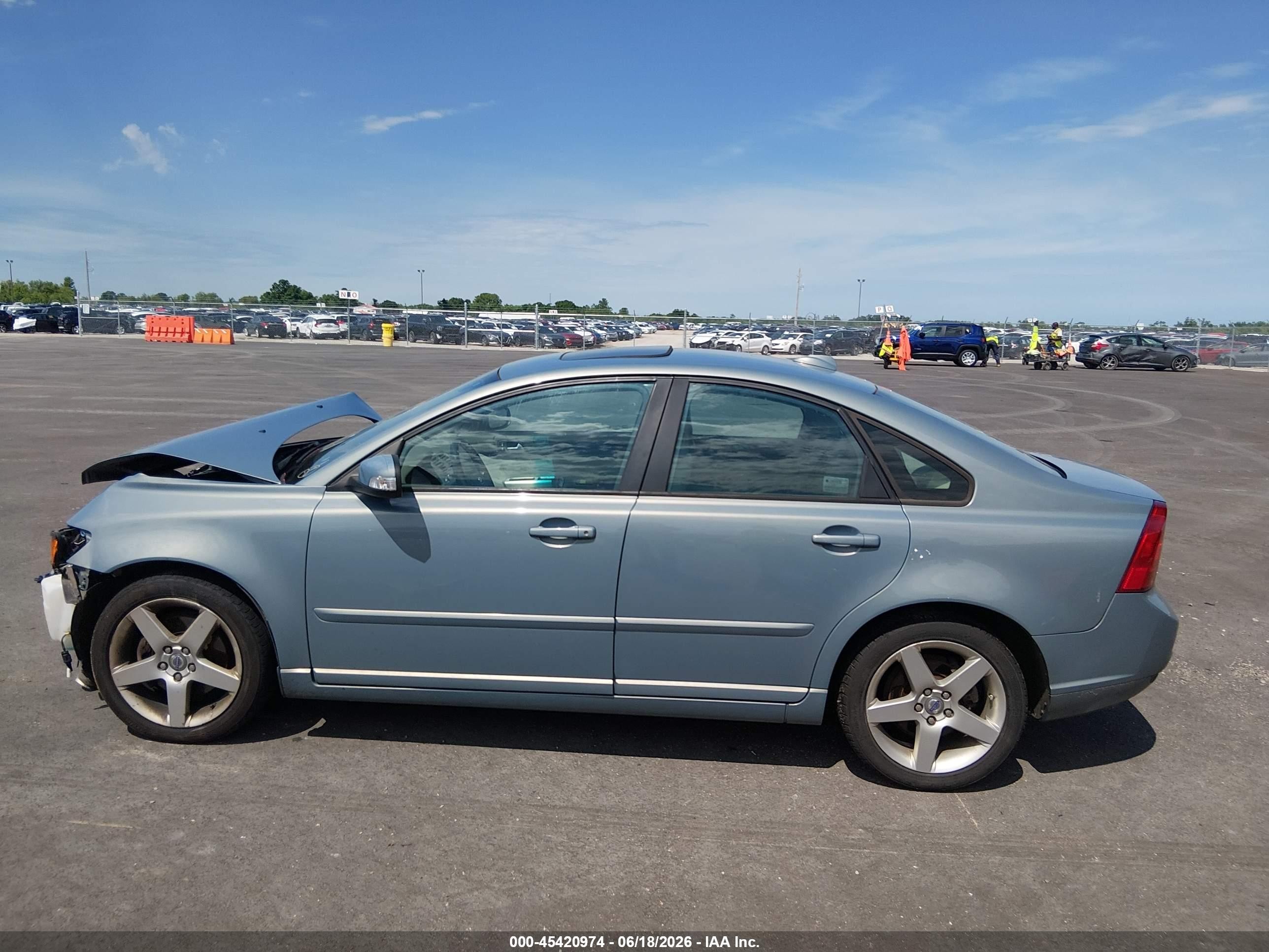 2008 Volvo S40 2.4l/2.4l W/snrf Light Blue vin: YV1MS382982385975