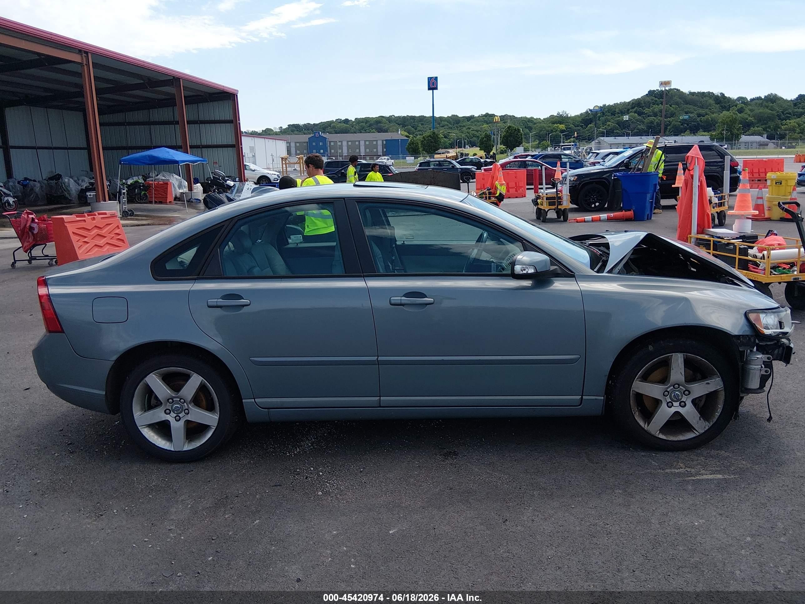 2008 Volvo S40 2.4l/2.4l W/snrf Light Blue vin: YV1MS382982385975