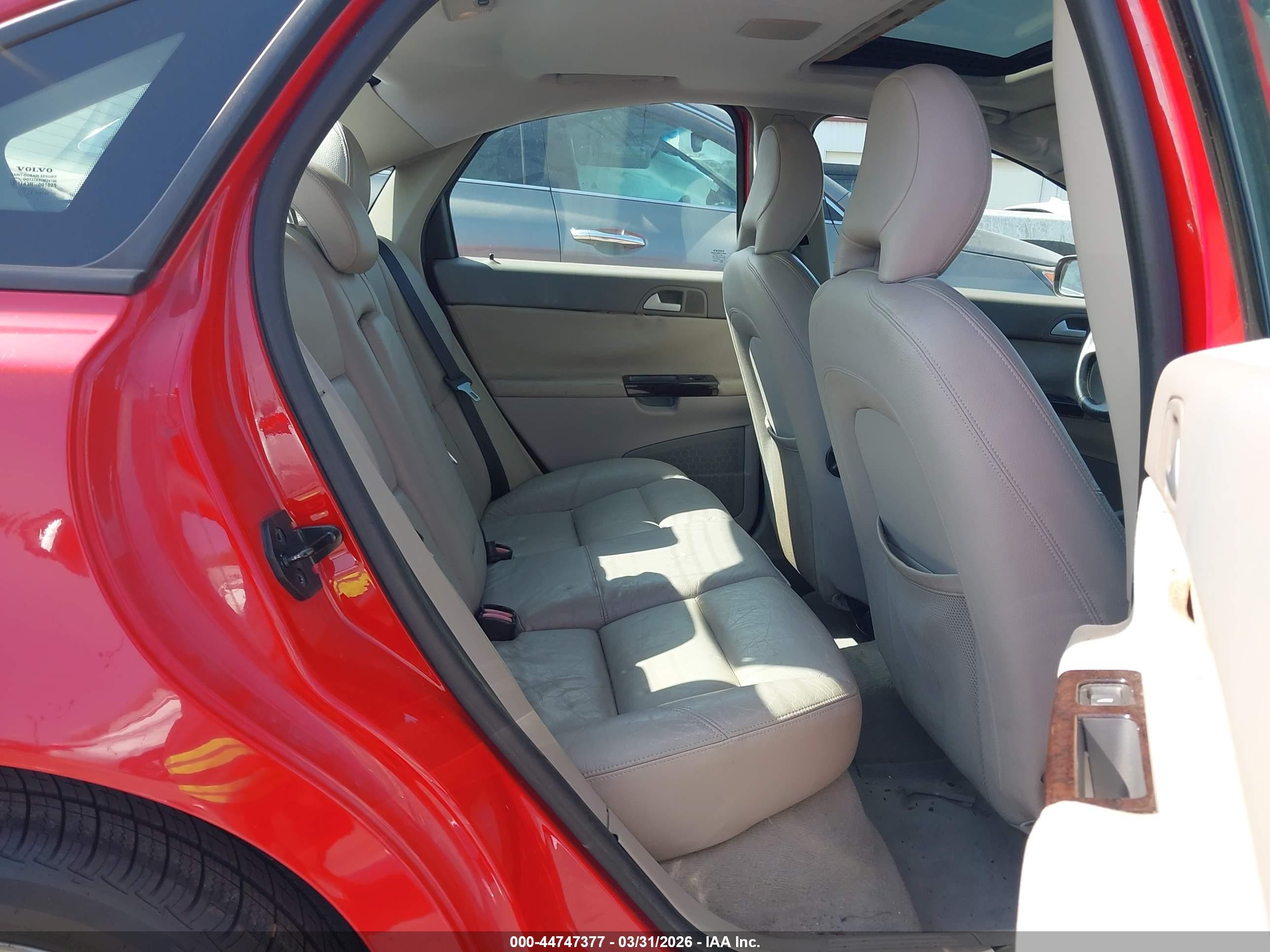 2005 Volvo S40 2.4i Red vin: YV1MS382X52089925