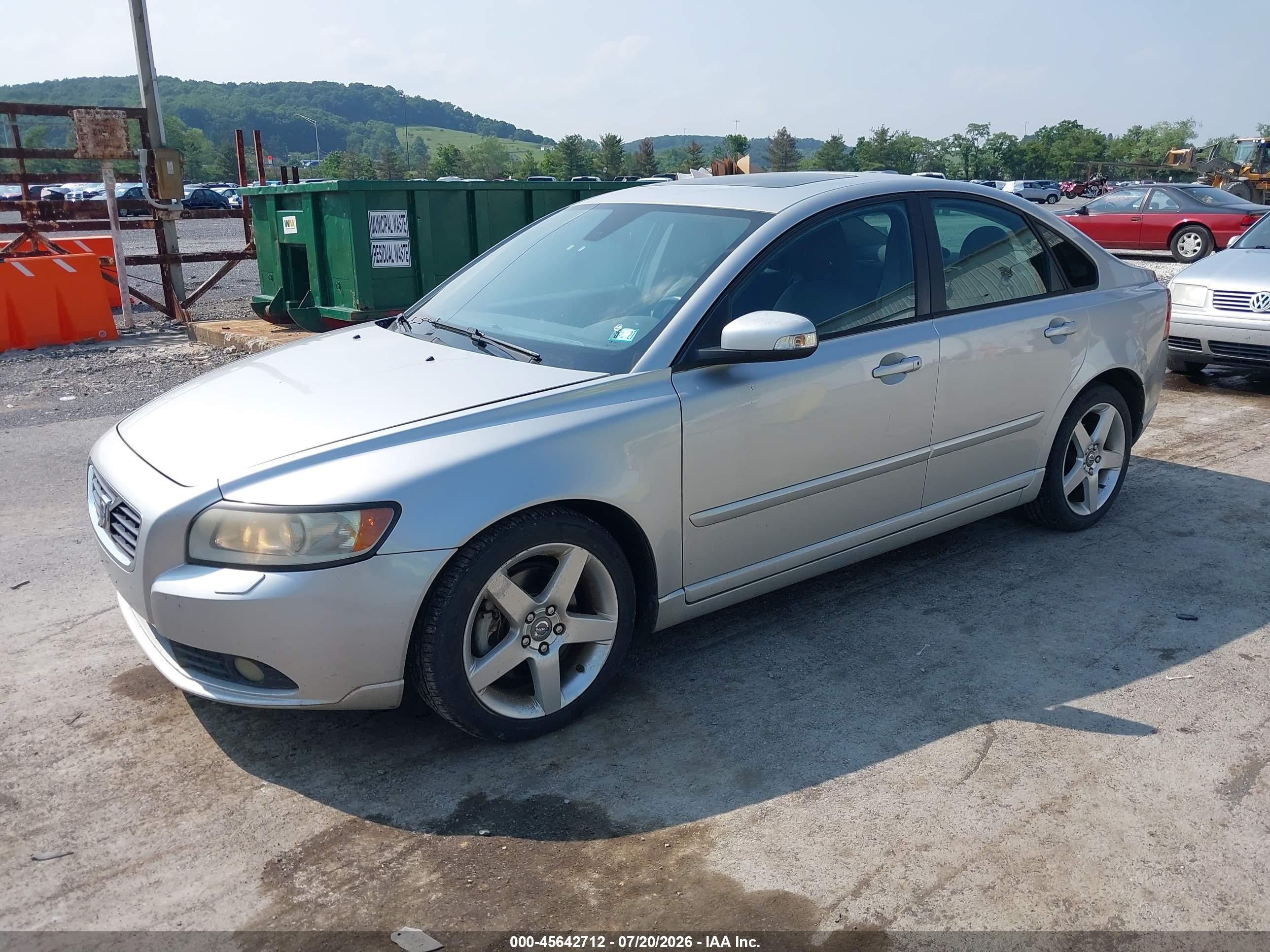 2008 Volvo S40 2.4l/2.4l W/snrf Silver vin: YV1MS382X82365511