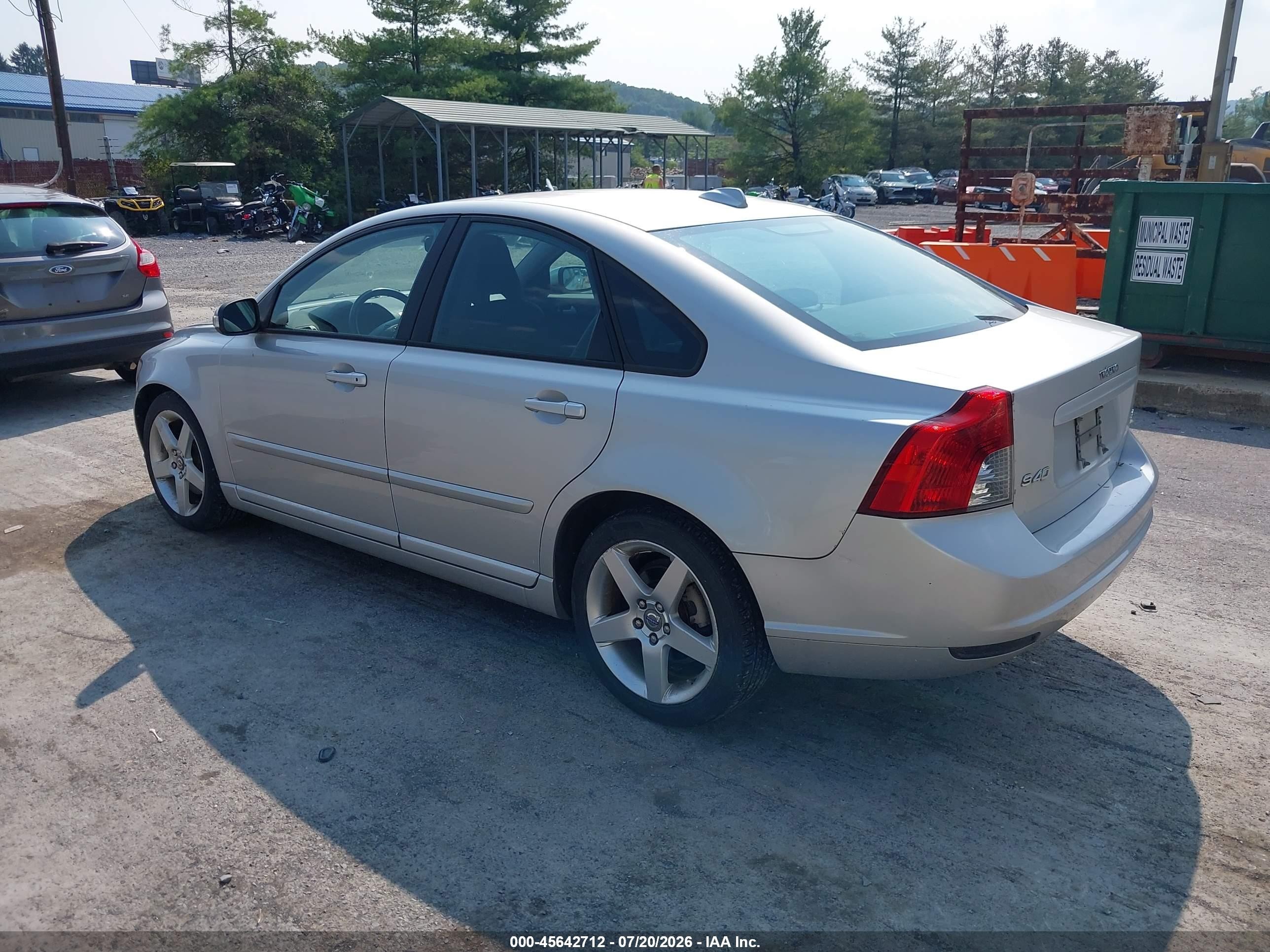 2008 Volvo S40 2.4l/2.4l W/snrf Silver vin: YV1MS382X82365511